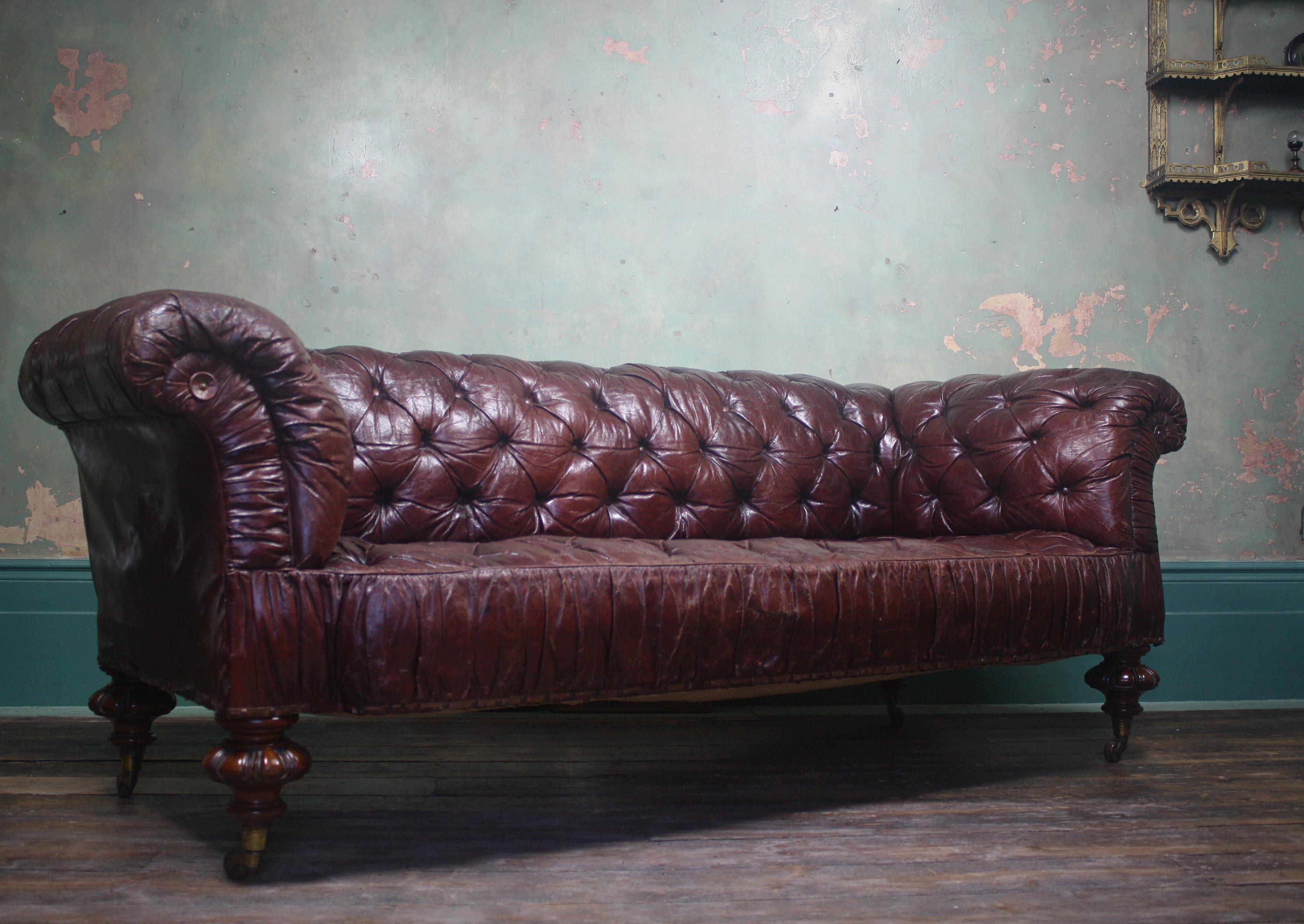 Mid-19th Century Mackenzie & Mitchell of Edinburgh Button Maroon Leather Sofa  In Good Condition In Lowestoft, GB