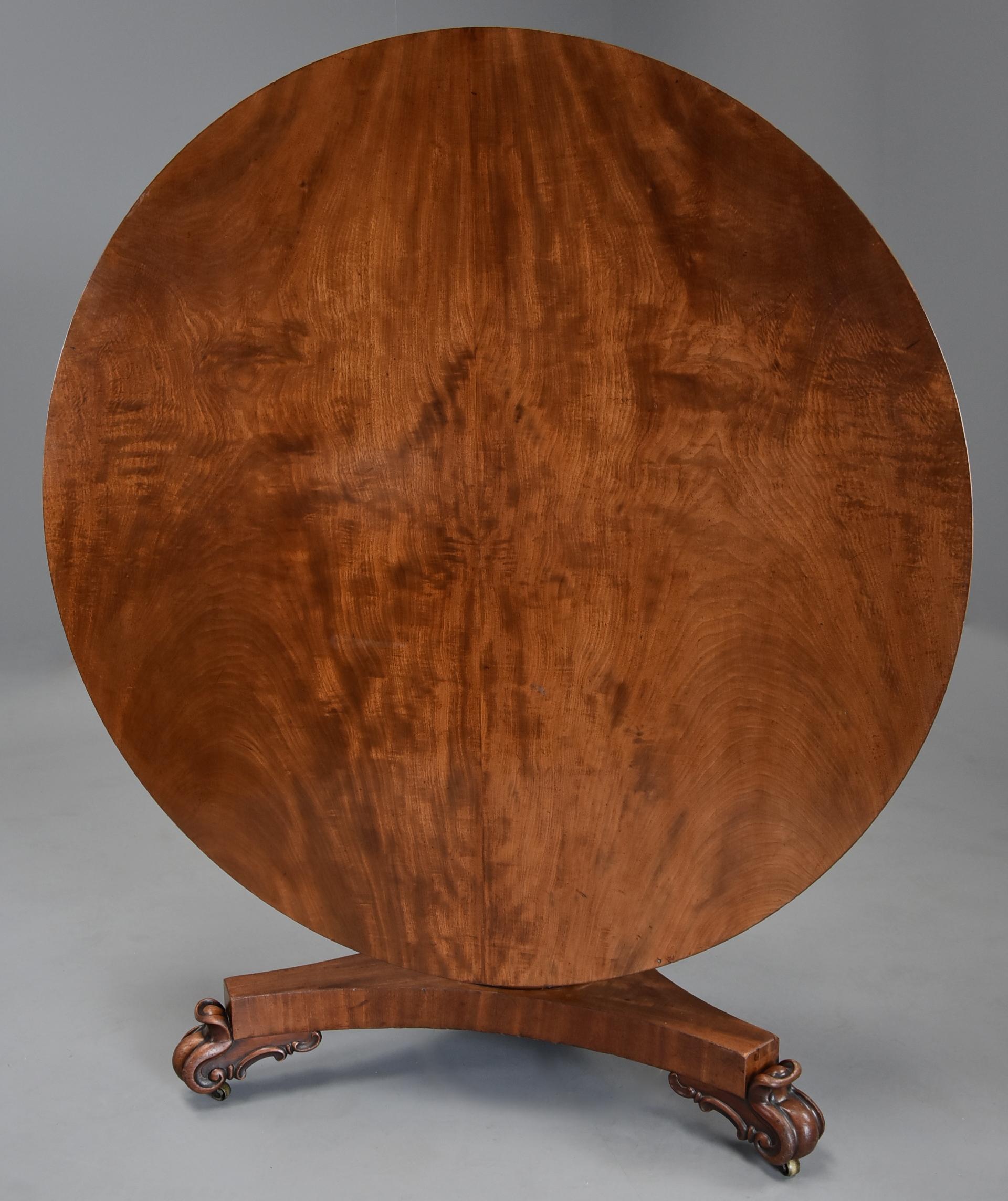 Mid 19th Century Mahogany Centre Table of Excellent Patina For Sale 1