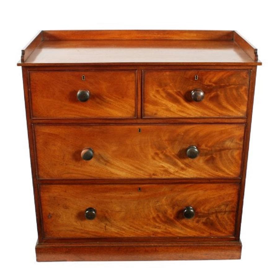 European Mid 19th Century Mahogany Chest of Drawers For Sale