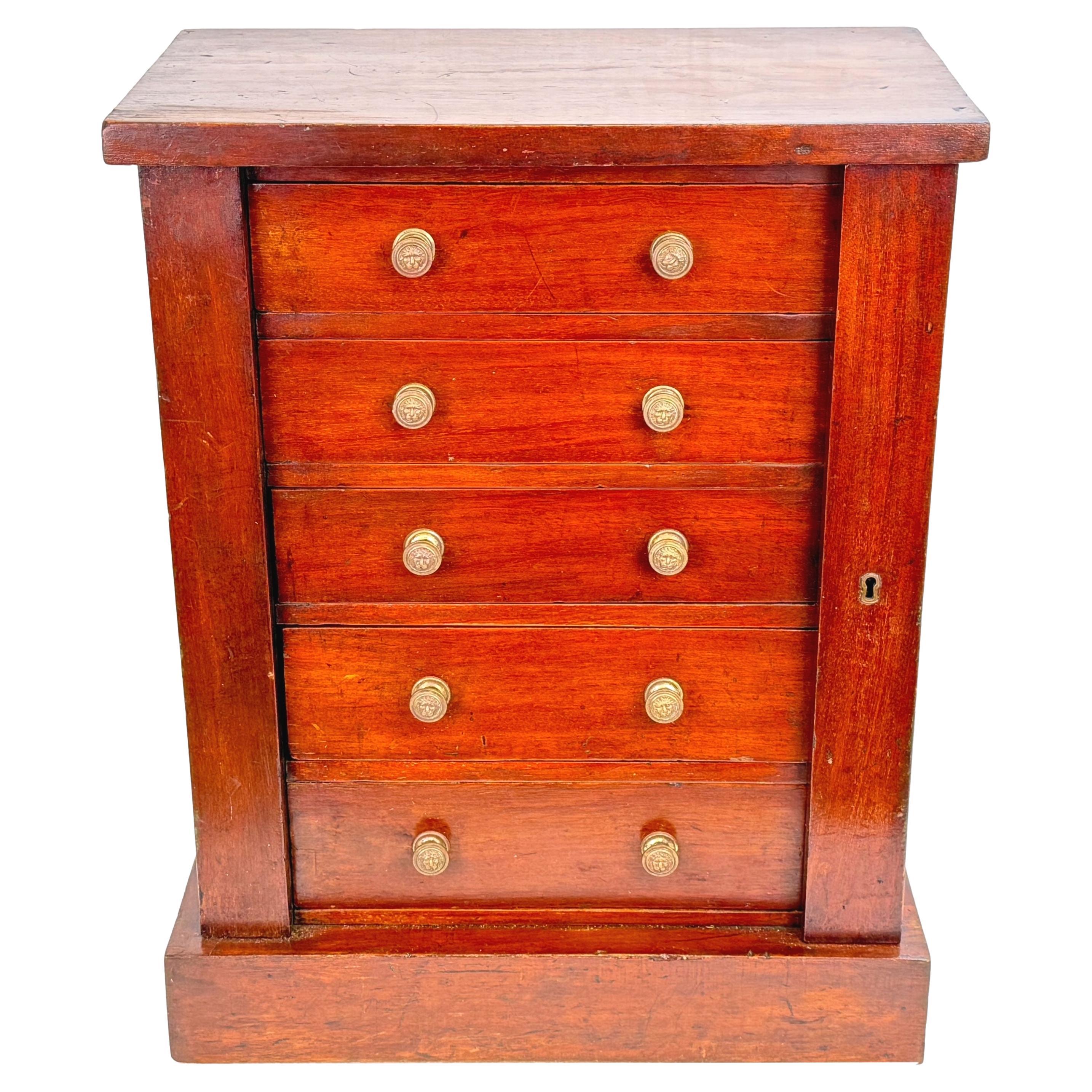 Coffre en acajou pour Child
Child Wellington du milieu du 19e siècle