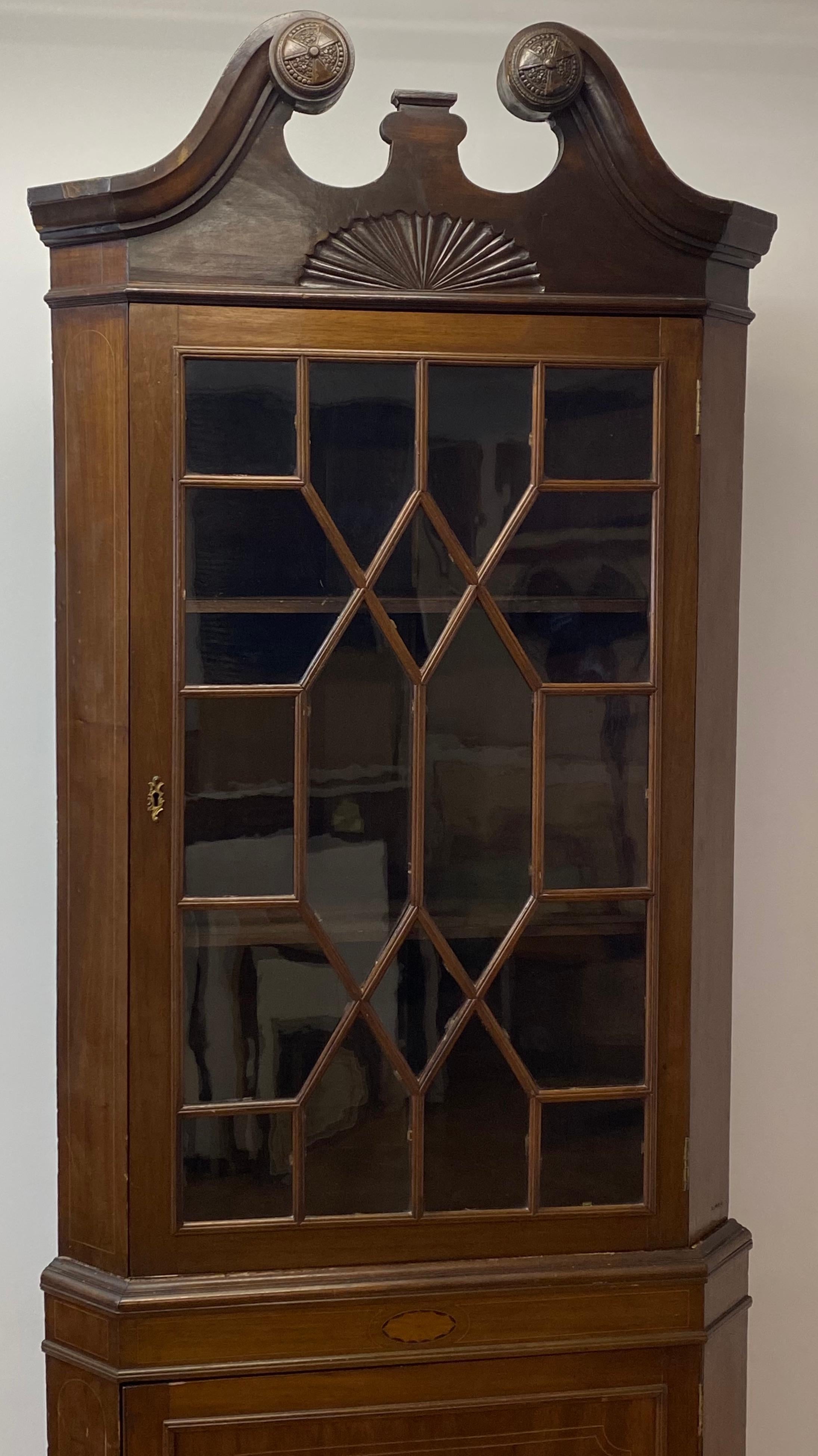 Mid 19th century mahogany corner cabinet c.1870

Measures: 32