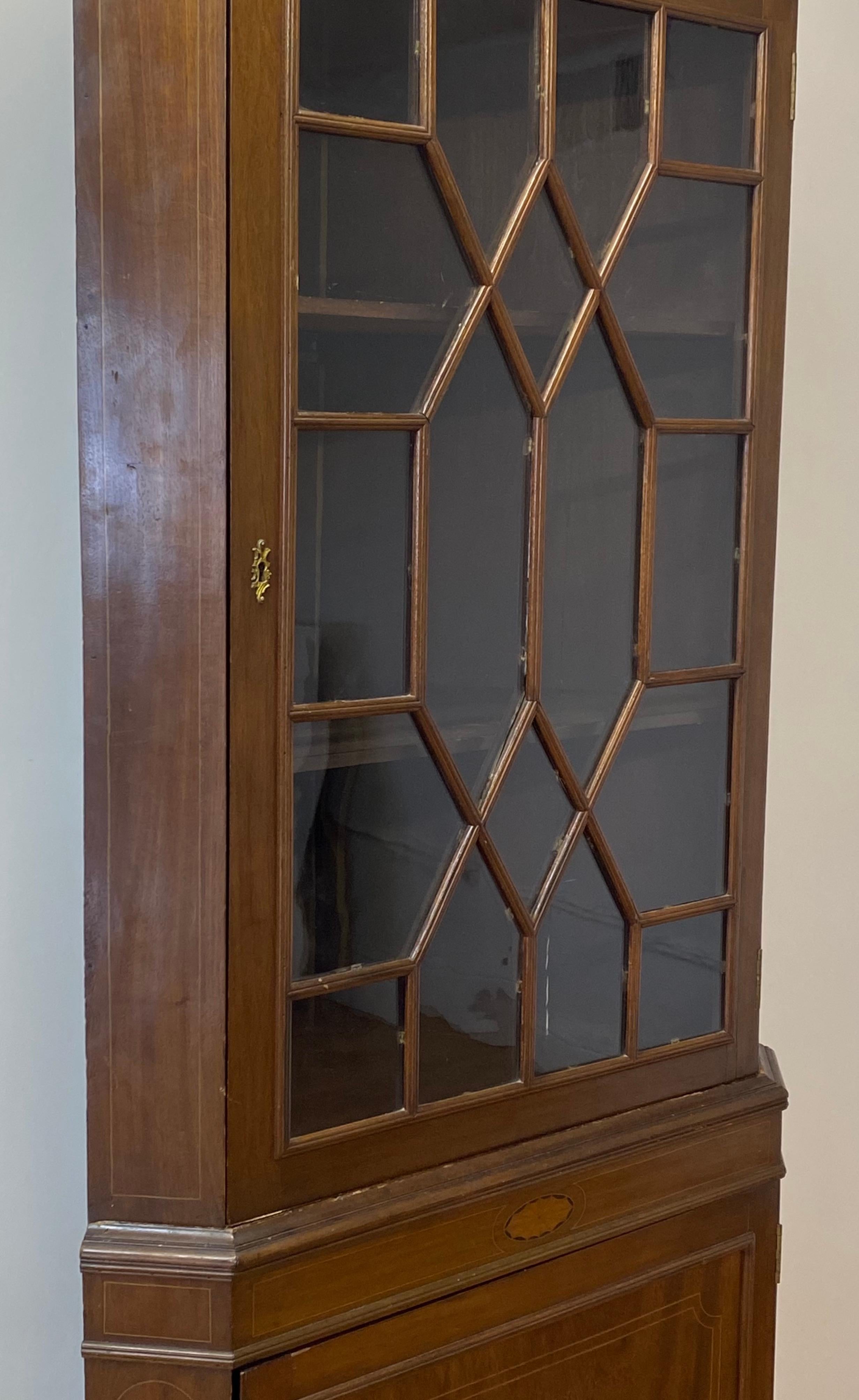 corner vitrine cabinet