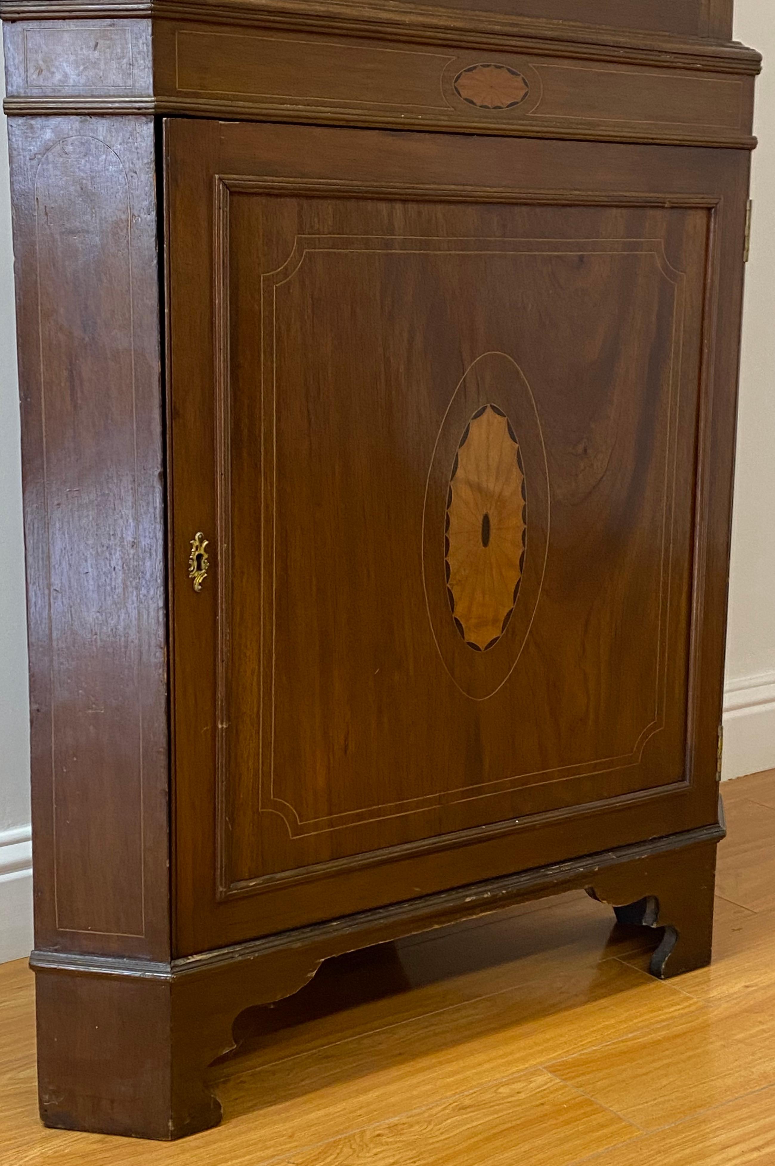 English Mid 19th Century Mahogany Corner Cabinet, C.1870 For Sale