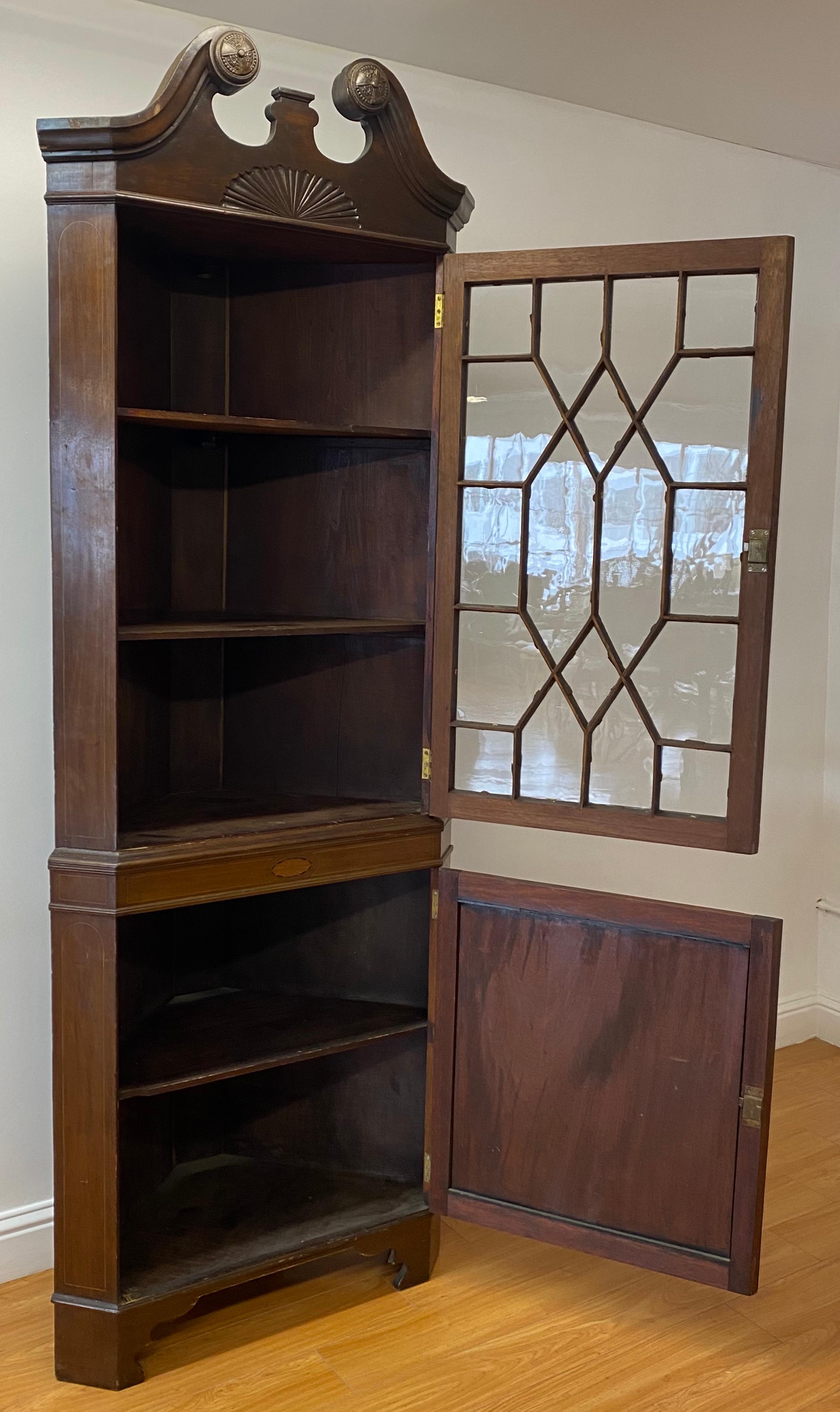 Mid 19th Century Mahogany Corner Cabinet, C.1870 For Sale 1