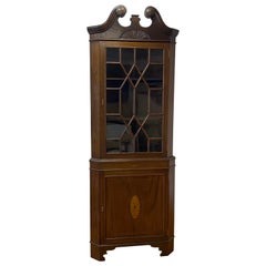 Armoire d'angle en acajou du milieu du 19ème siècle, vers1870