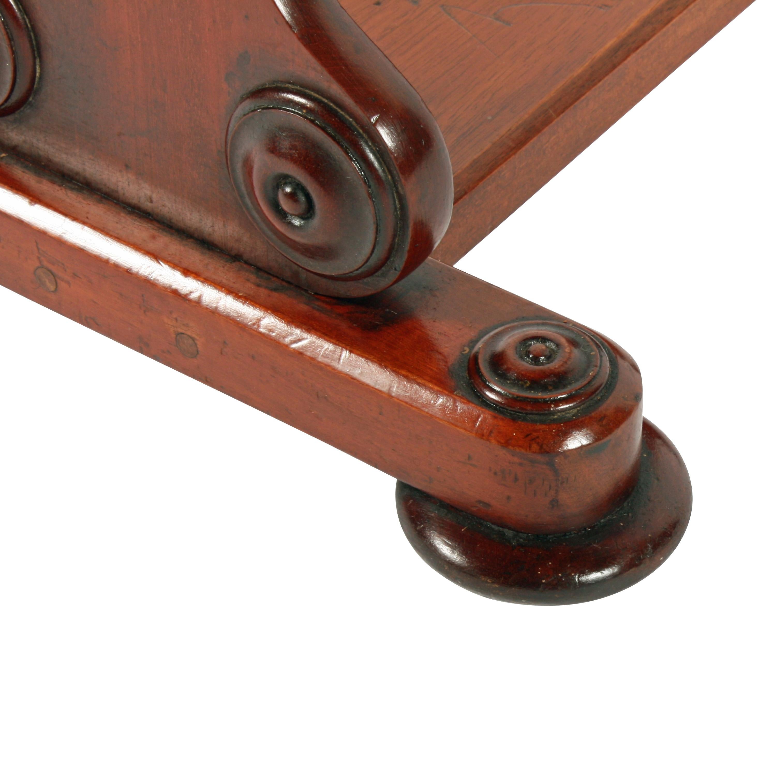 Mid-19th Century Mahogany Lamp Table For Sale 4