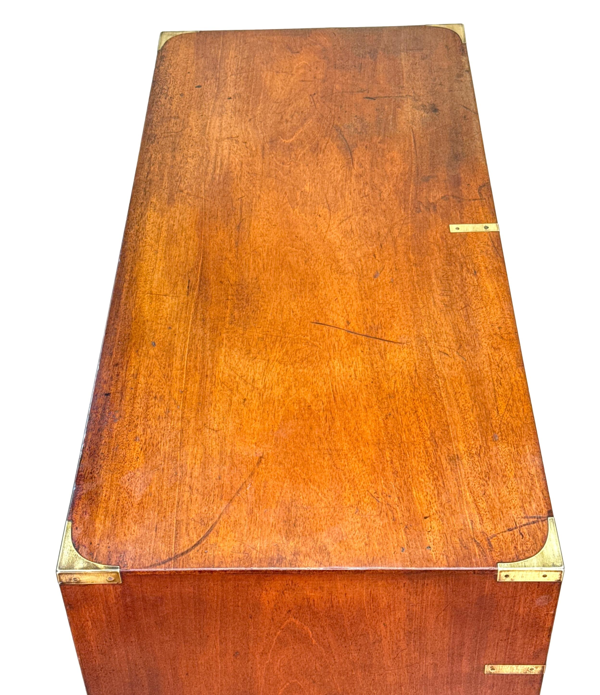 Campagne Mid 19th Century Mahogany Military Campaign Chest Of Drawers en vente