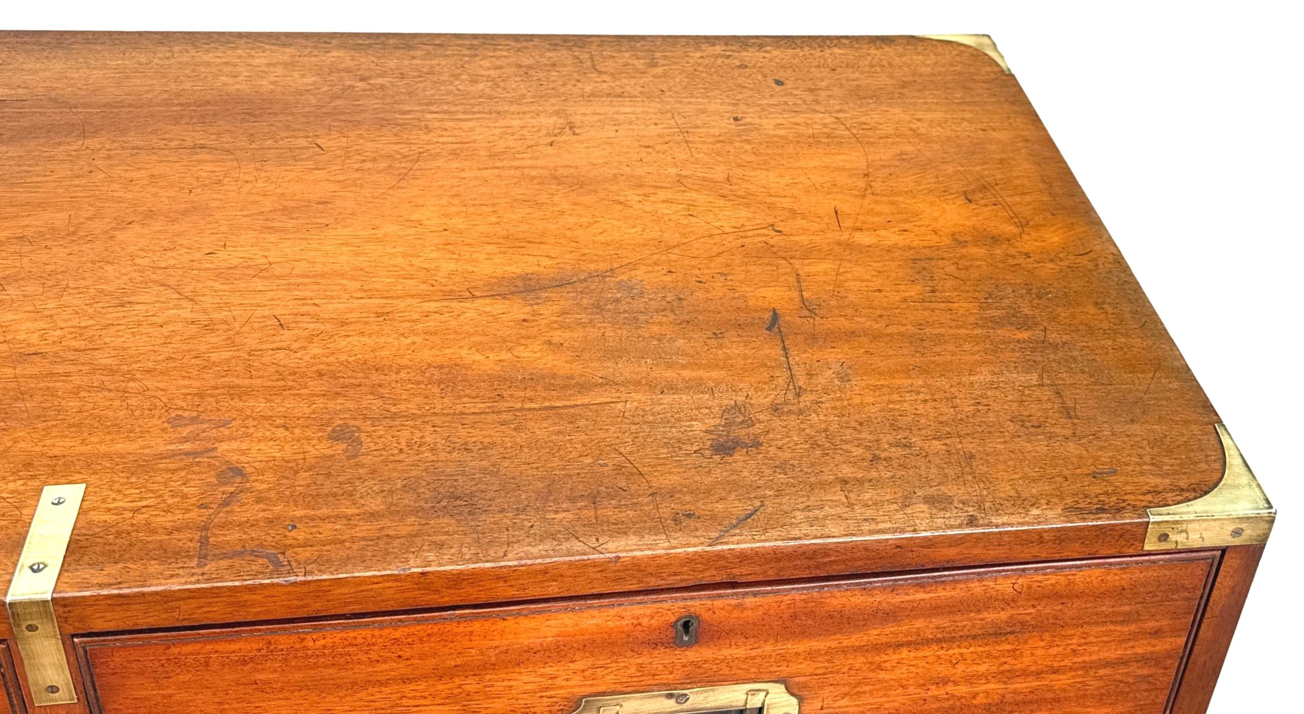 Anglais Mid 19th Century Mahogany Military Campaign Chest Of Drawers en vente
