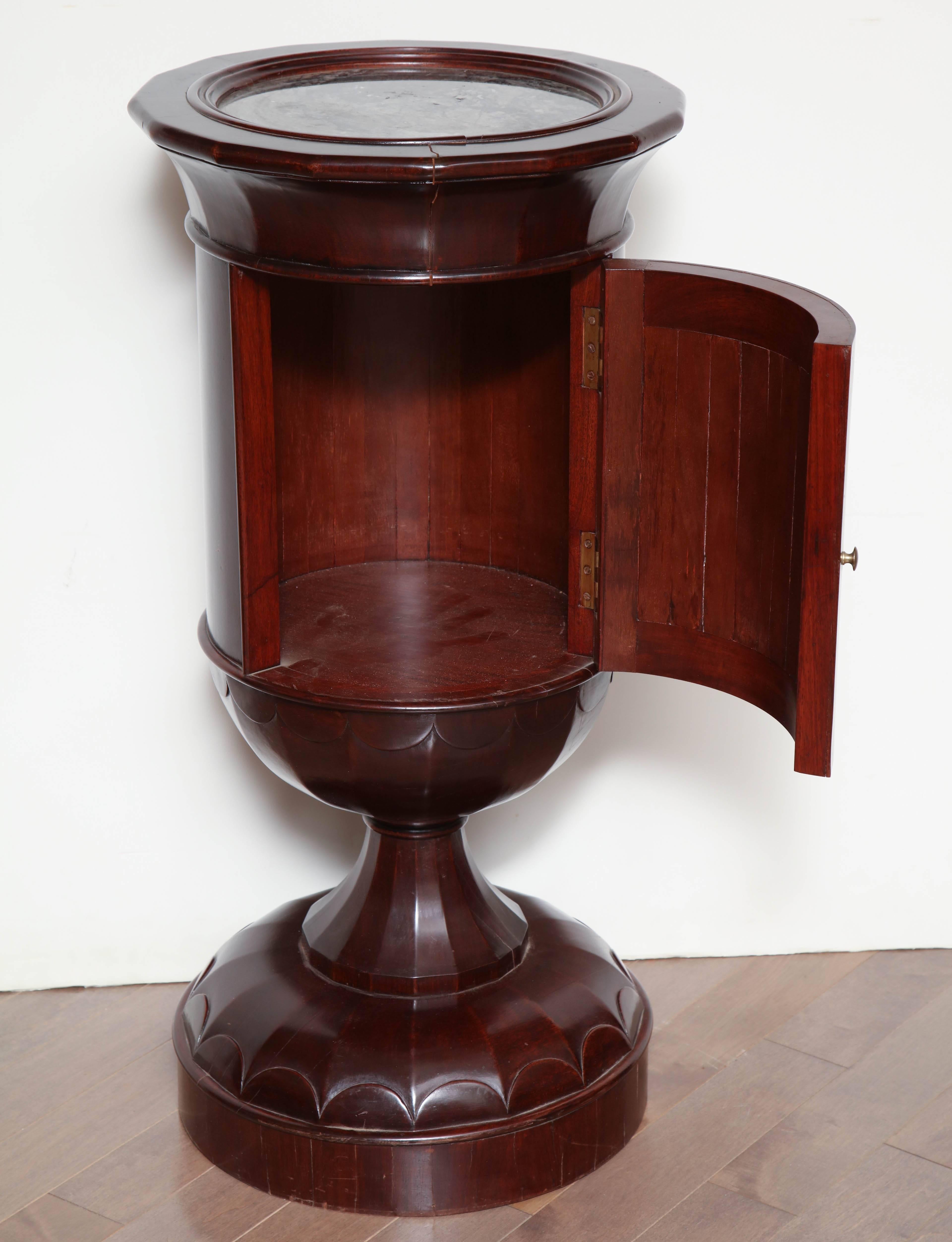 Early 19th Century Mid-19th Century Mahogany Pedestal Table in the Manner of Josef Danhauser For Sale