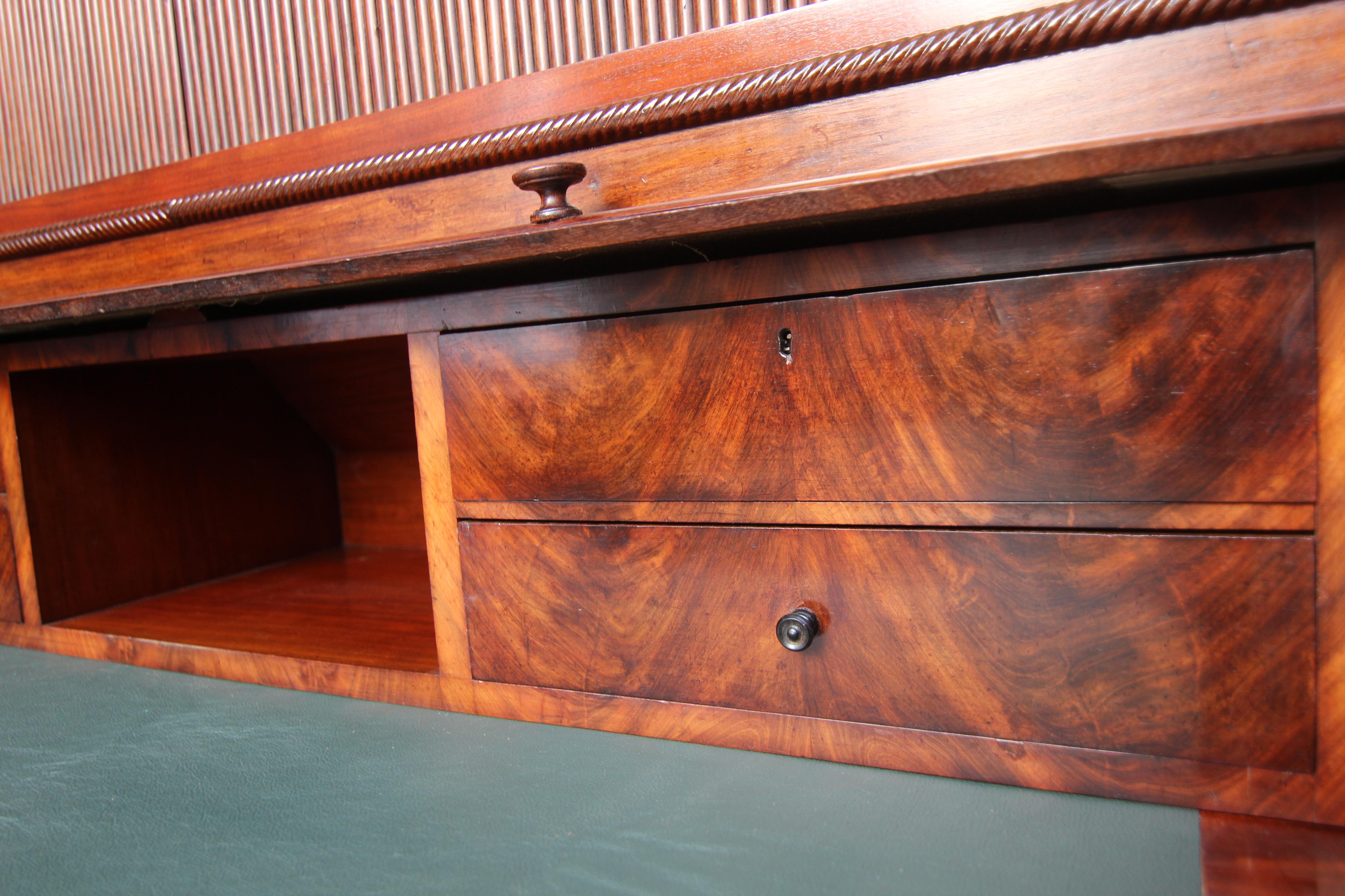 Mid 19th Century Mahogany Roll Top Writing Desk For Sale 4