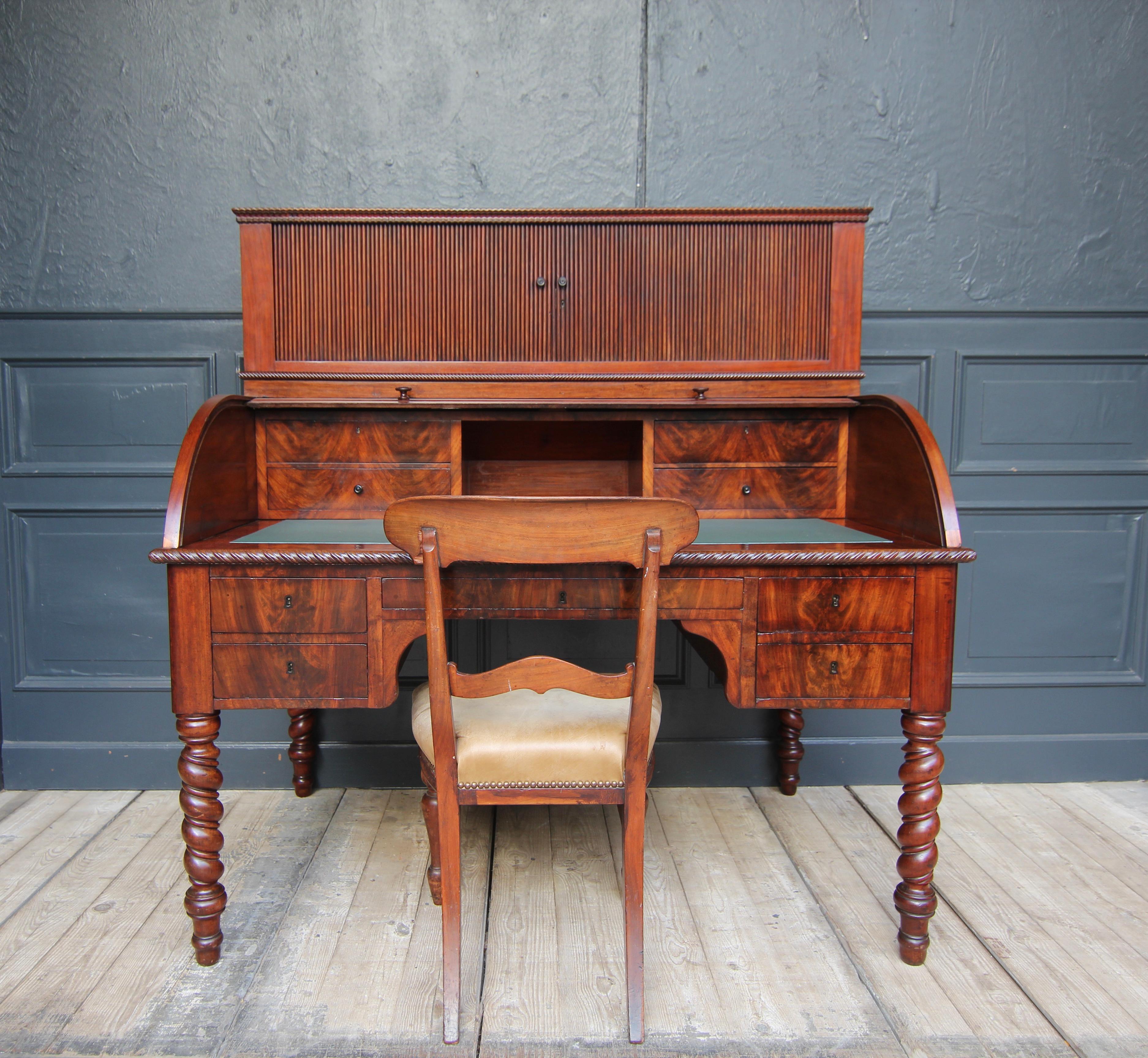Mitte 19. Jahrhundert Mahagoni Roll Top Schreibtisch (Französisch) im Angebot