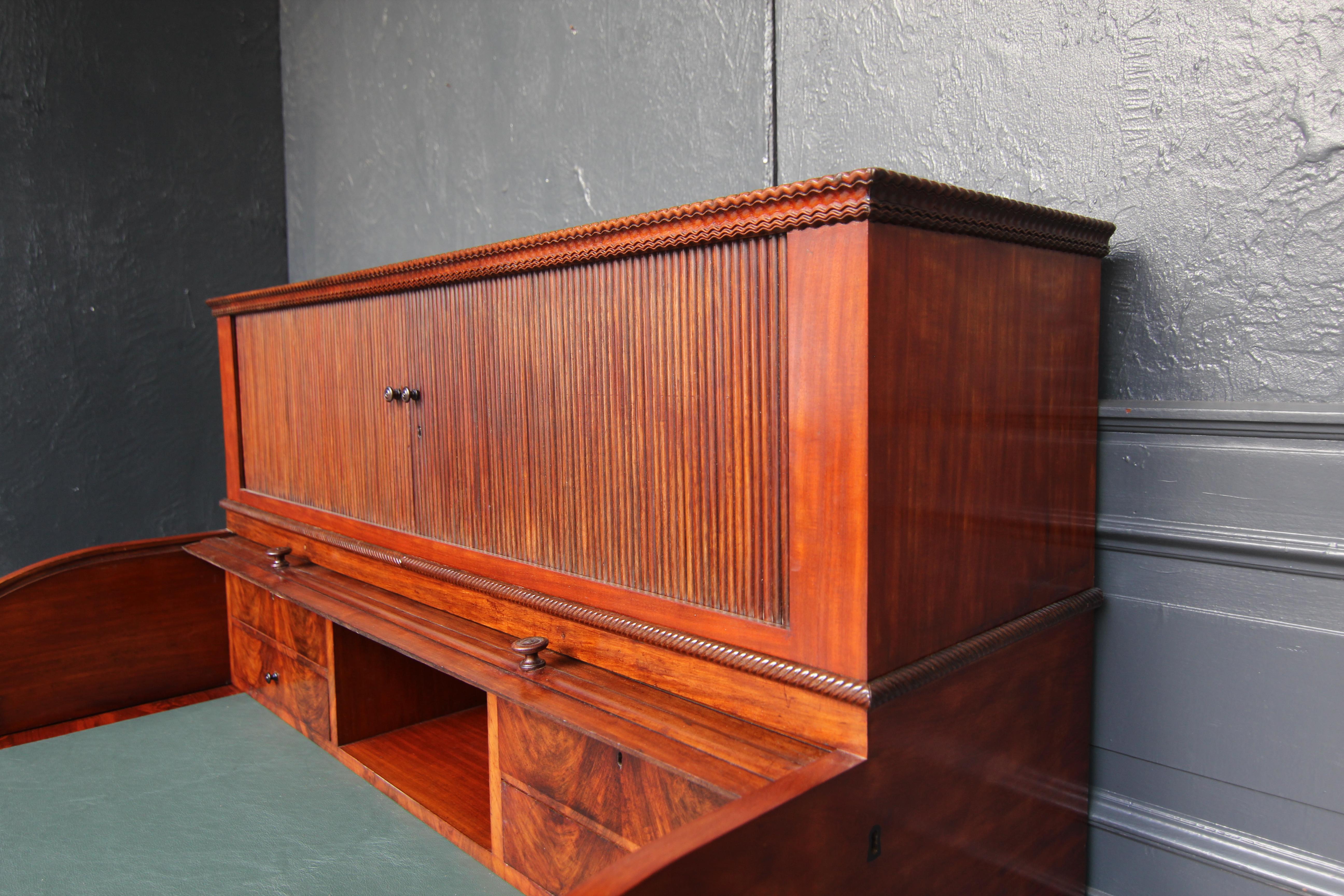 Mid 19th Century Mahogany Roll Top Writing Desk In Good Condition For Sale In Dusseldorf, DE