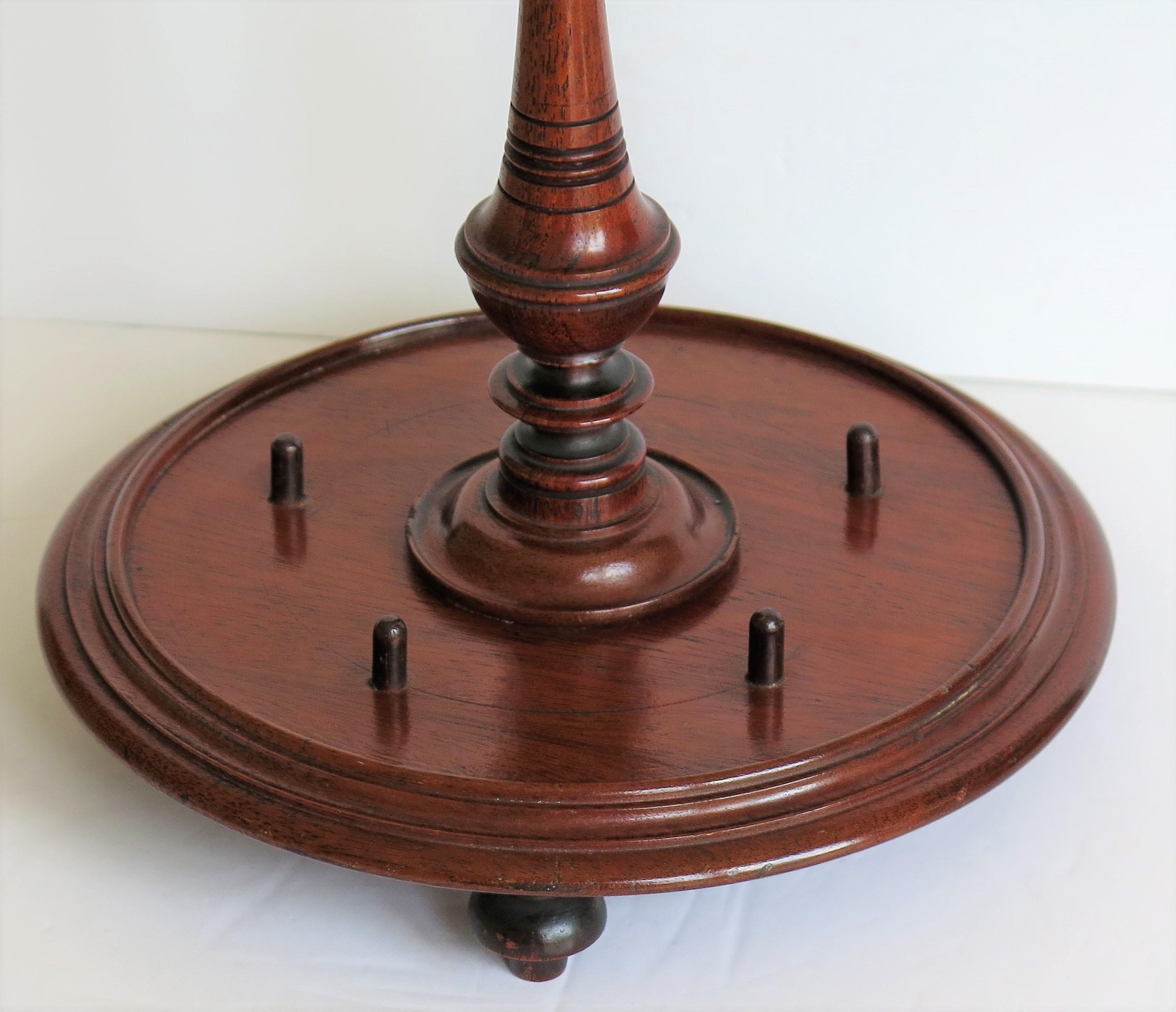 Mid-19th Century walnut Treen Bobbin Stand Finely Hand Turned, circa 1850 For Sale 3