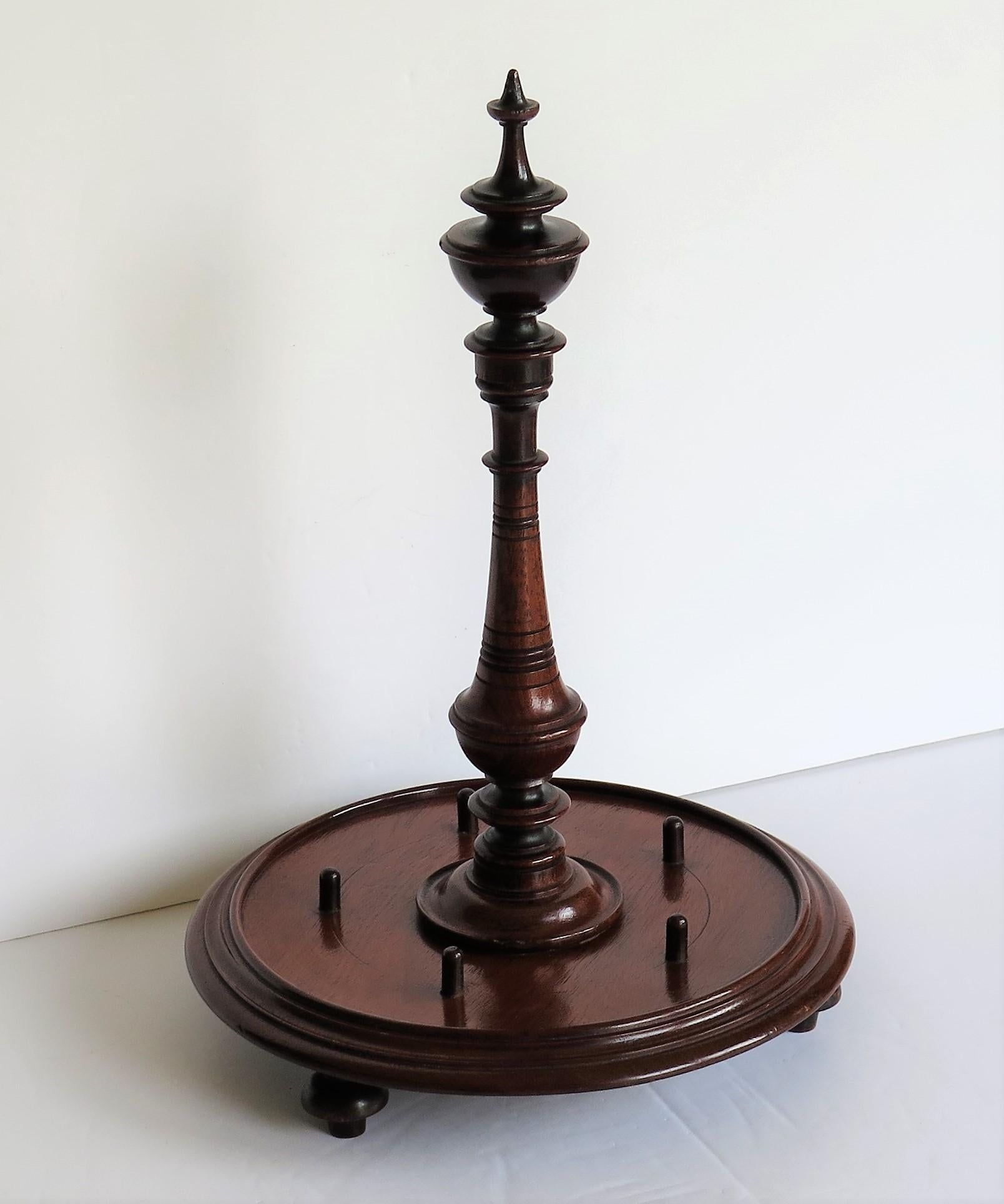Hand-Crafted Mid-19th Century walnut Treen Bobbin Stand Finely Hand Turned, circa 1850 For Sale