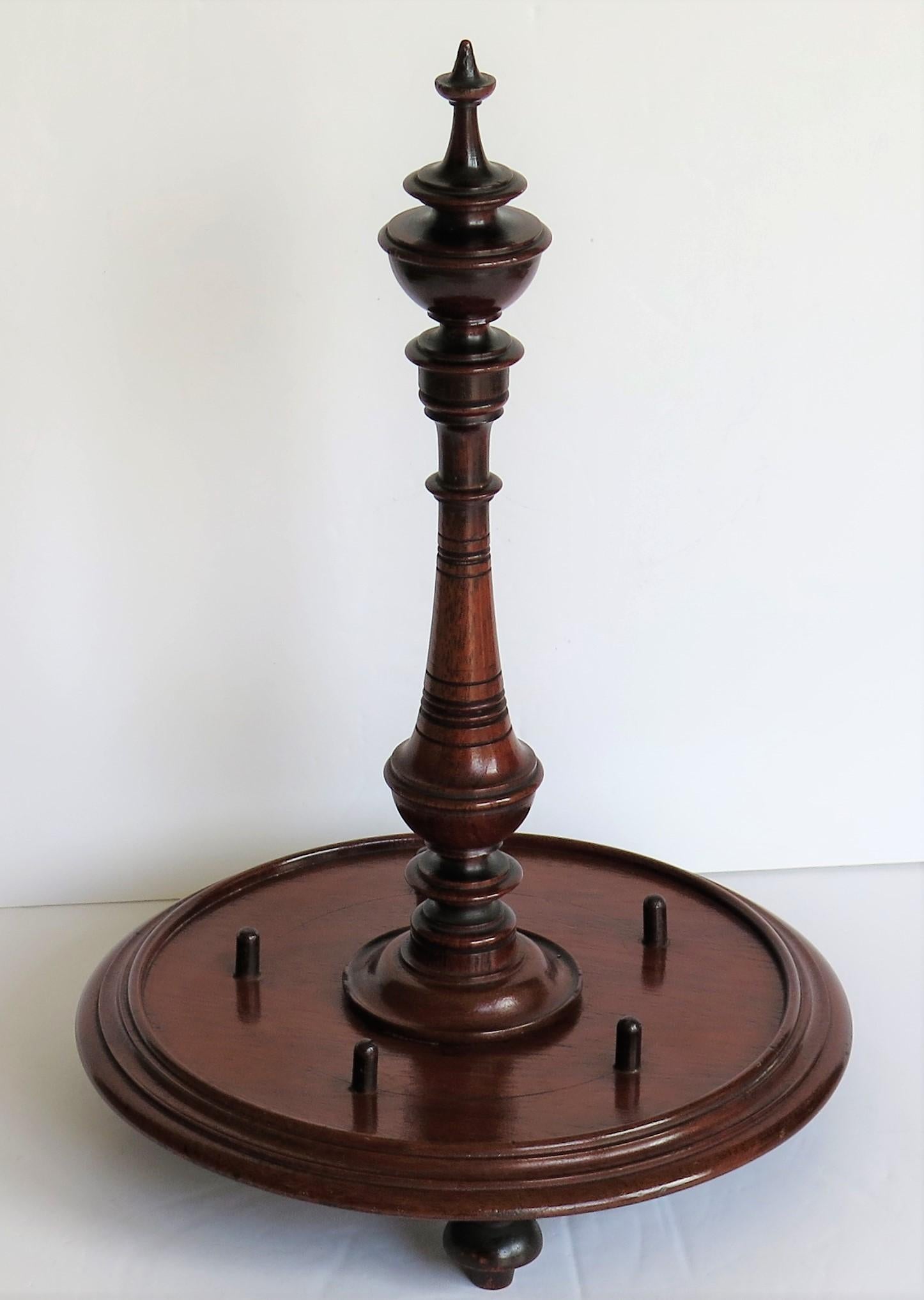 Mid-19th Century walnut Treen Bobbin Stand Finely Hand Turned, circa 1850 For Sale 2