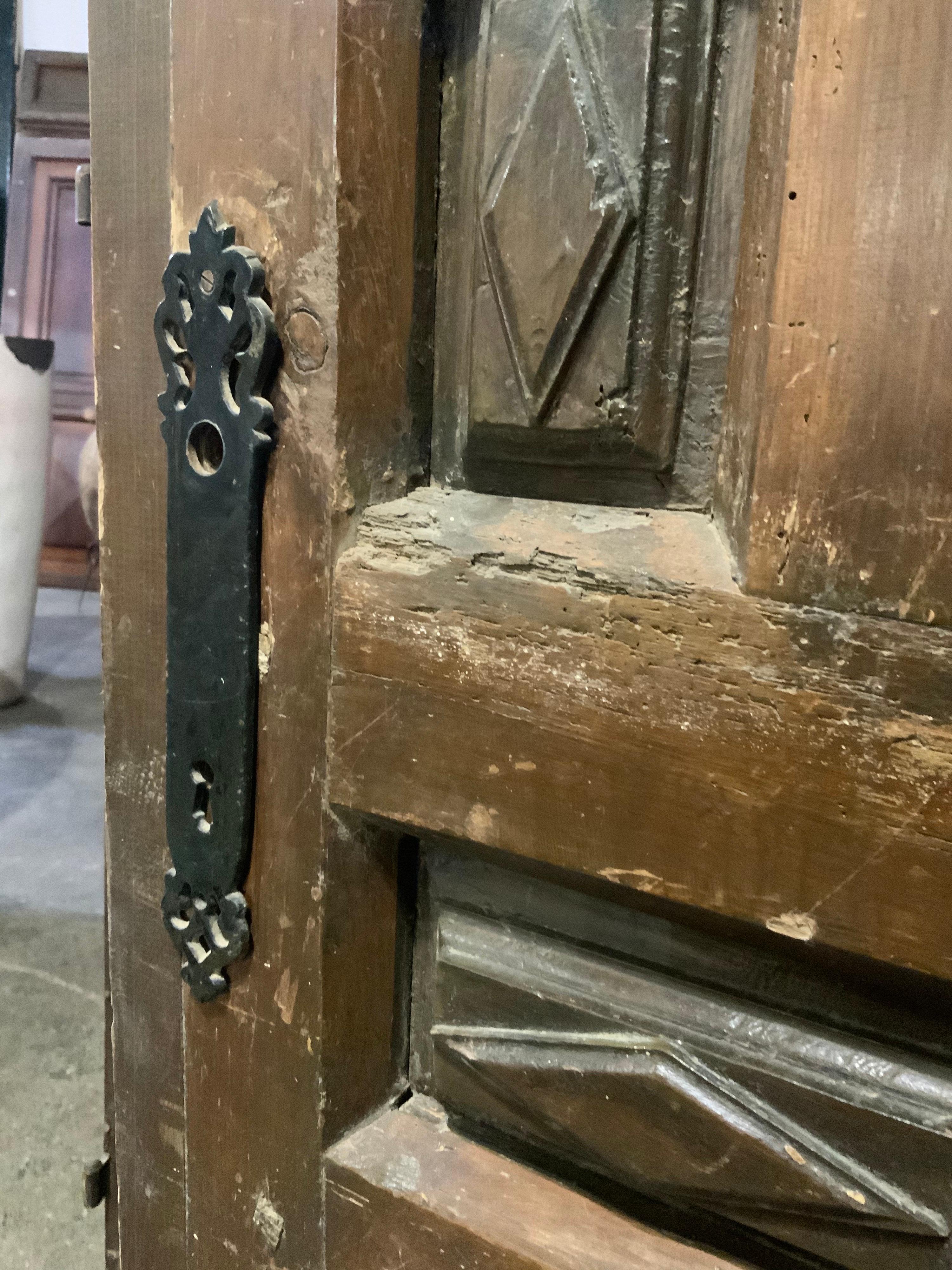 Questa porta in acero proviene dalla Spagna, intorno al 1850.