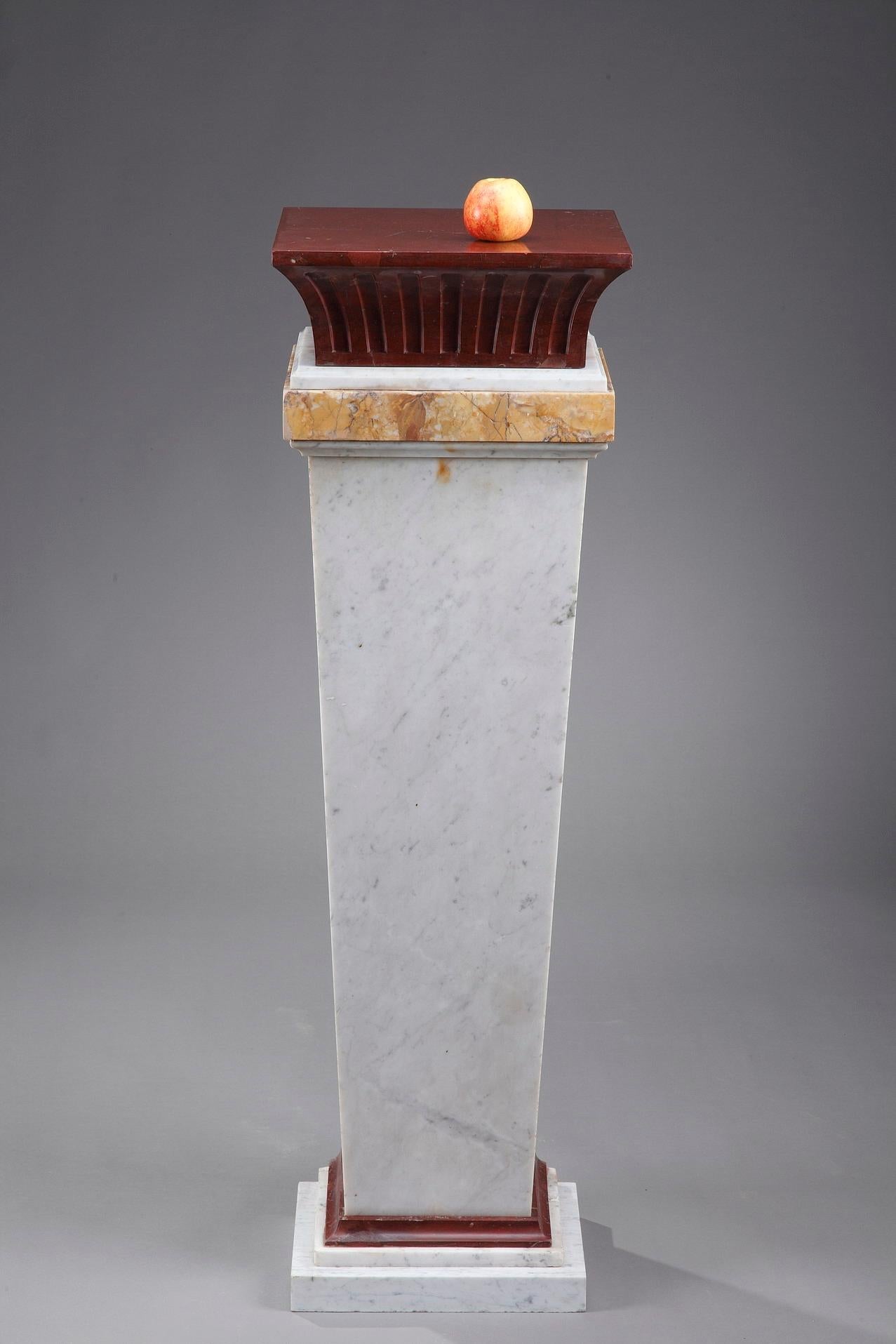 White marble veneer pedestal column with square display plate. The pedestal is ornamented with a red marbre base and Sienna marble plate. The red Griotte marble upper tray is decorated with flutes. Elegant in its combination of different marbles,