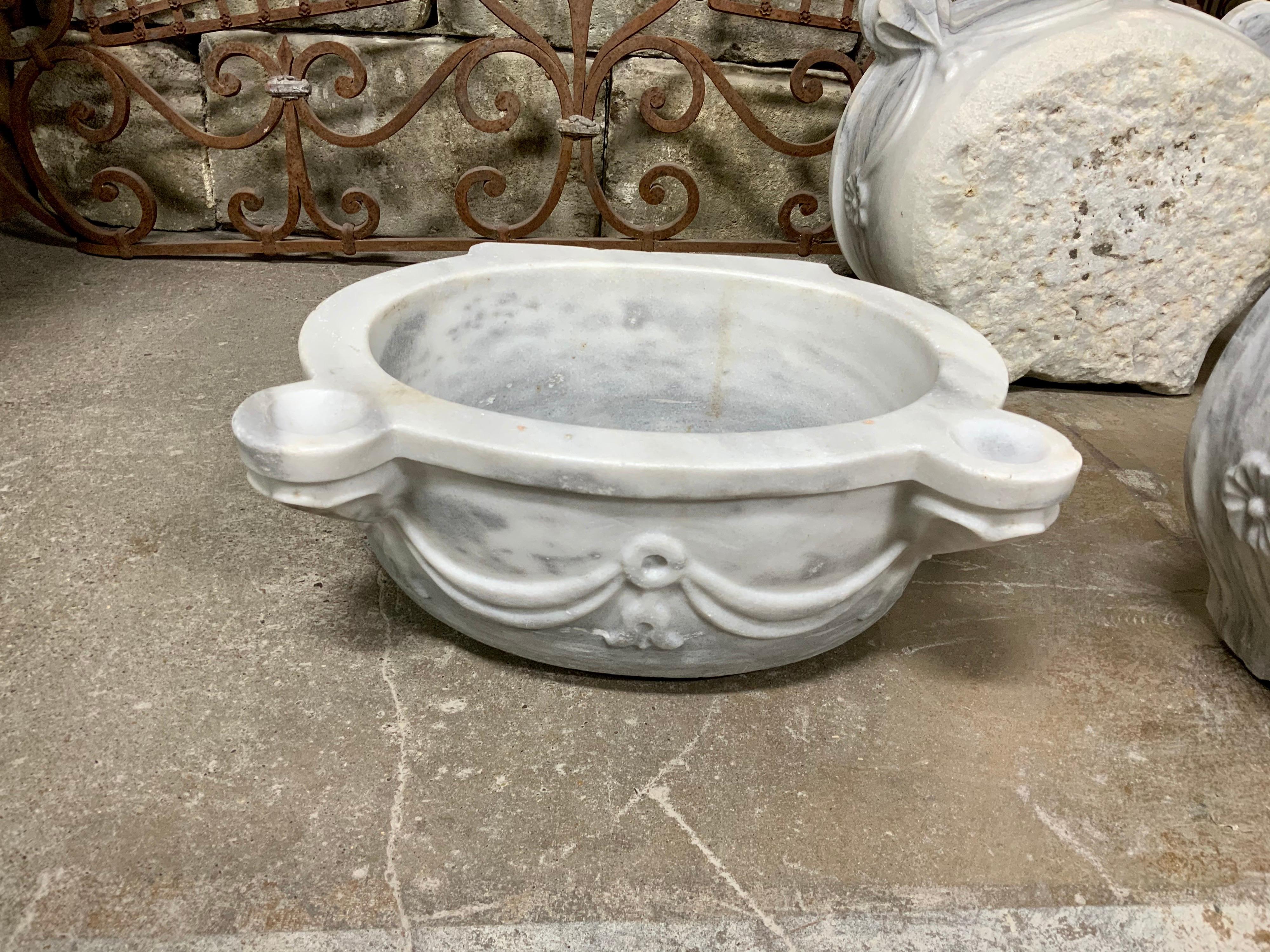 This marble sink origins from Greece, circa 1850.


  