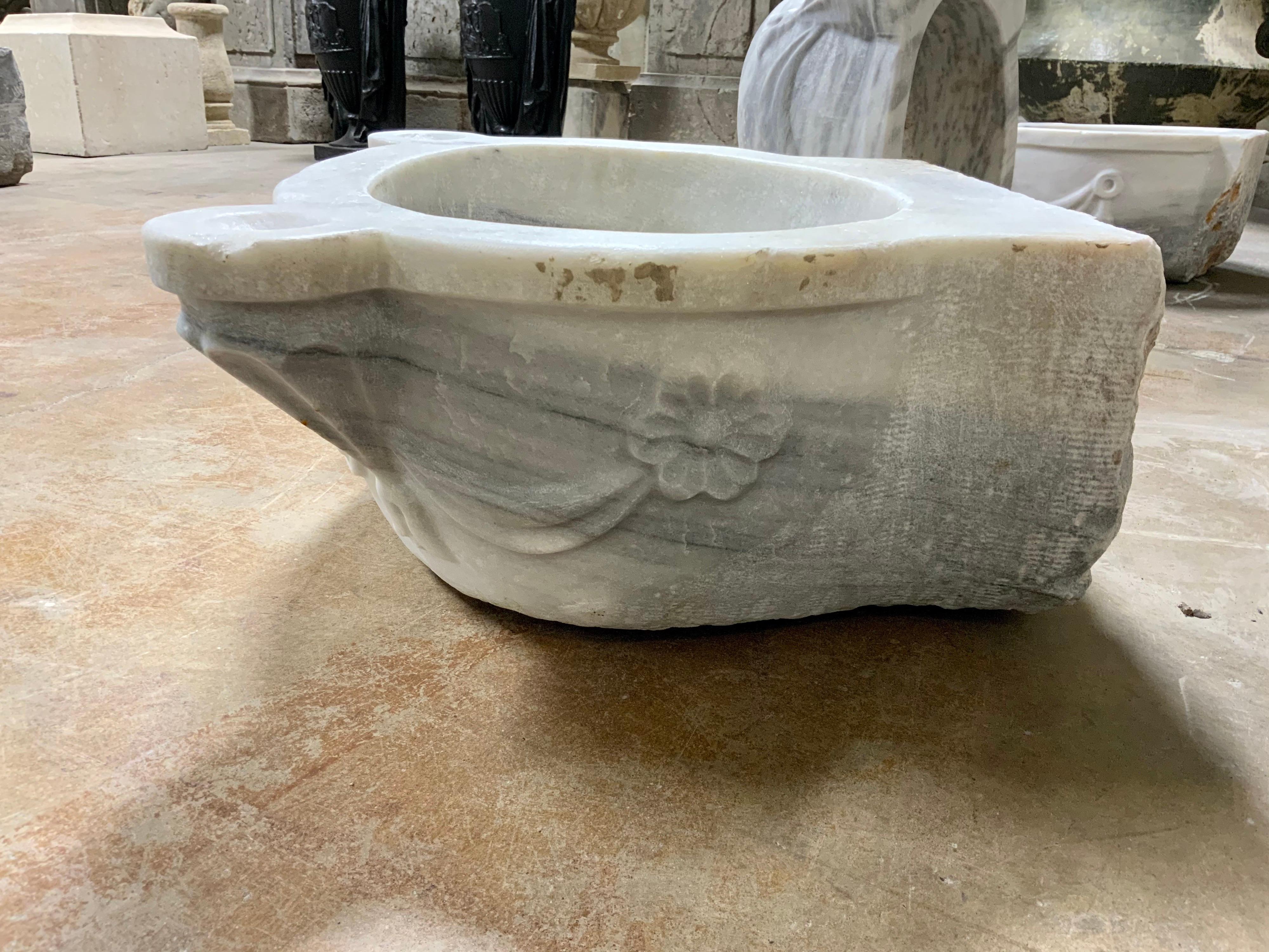 Mid-19th Century Marble Sink from Greece In Good Condition For Sale In Dallas, TX