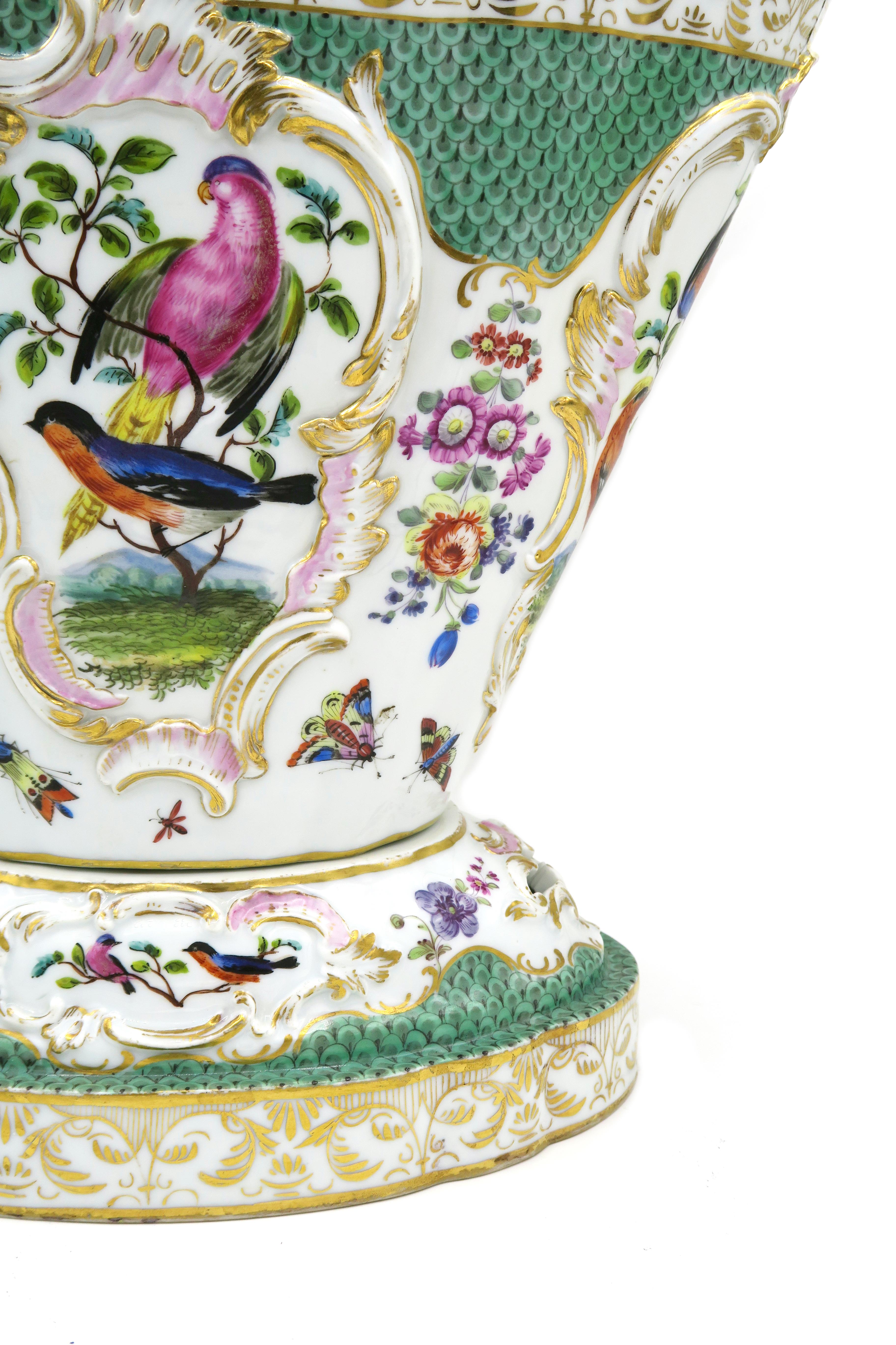 Allemand Vase « en forme d'éventail » de Meissen du milieu du 19e siècle en vente