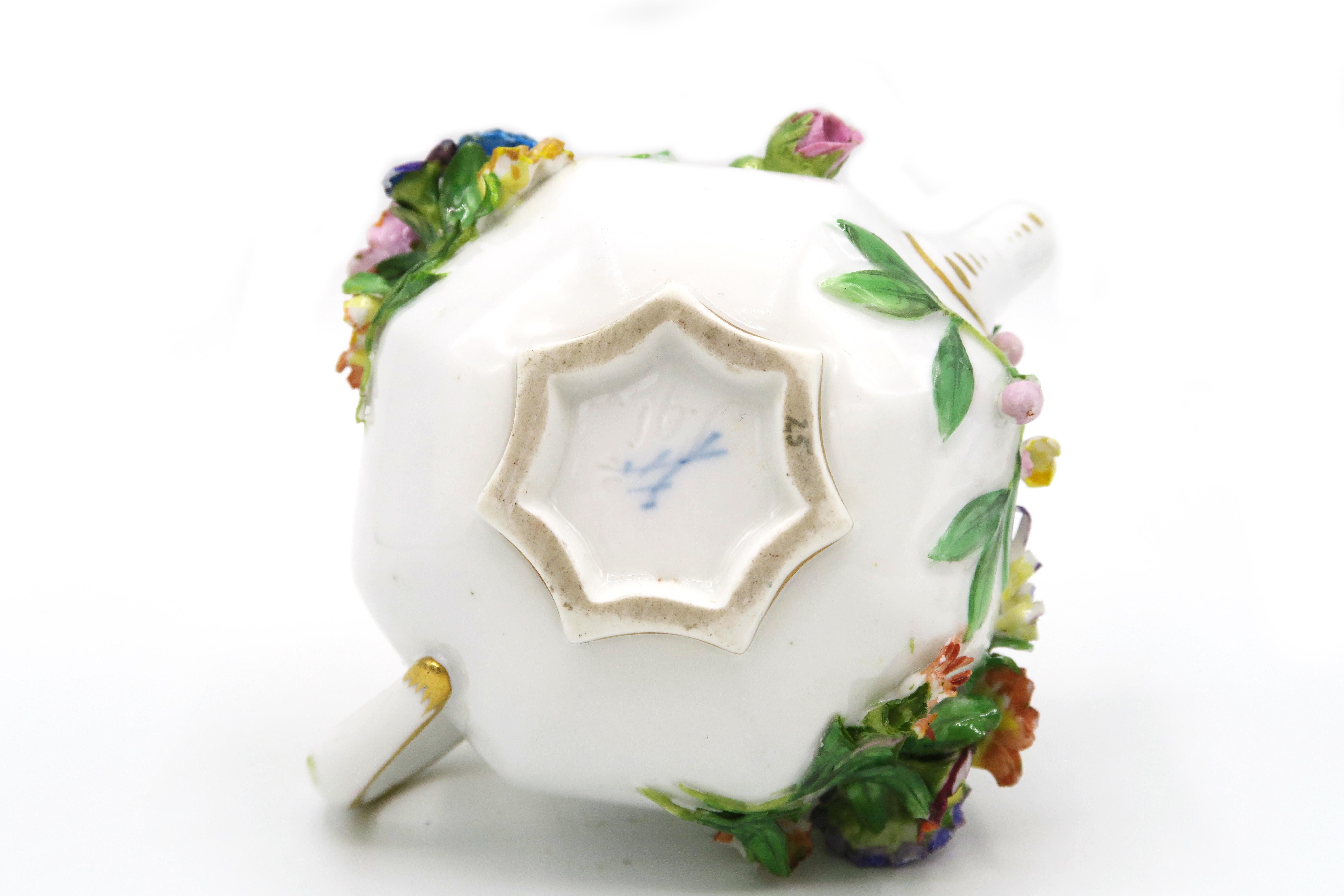 XIXe siècle Pichet Meissen fait à la main du milieu du 19e siècle en vente