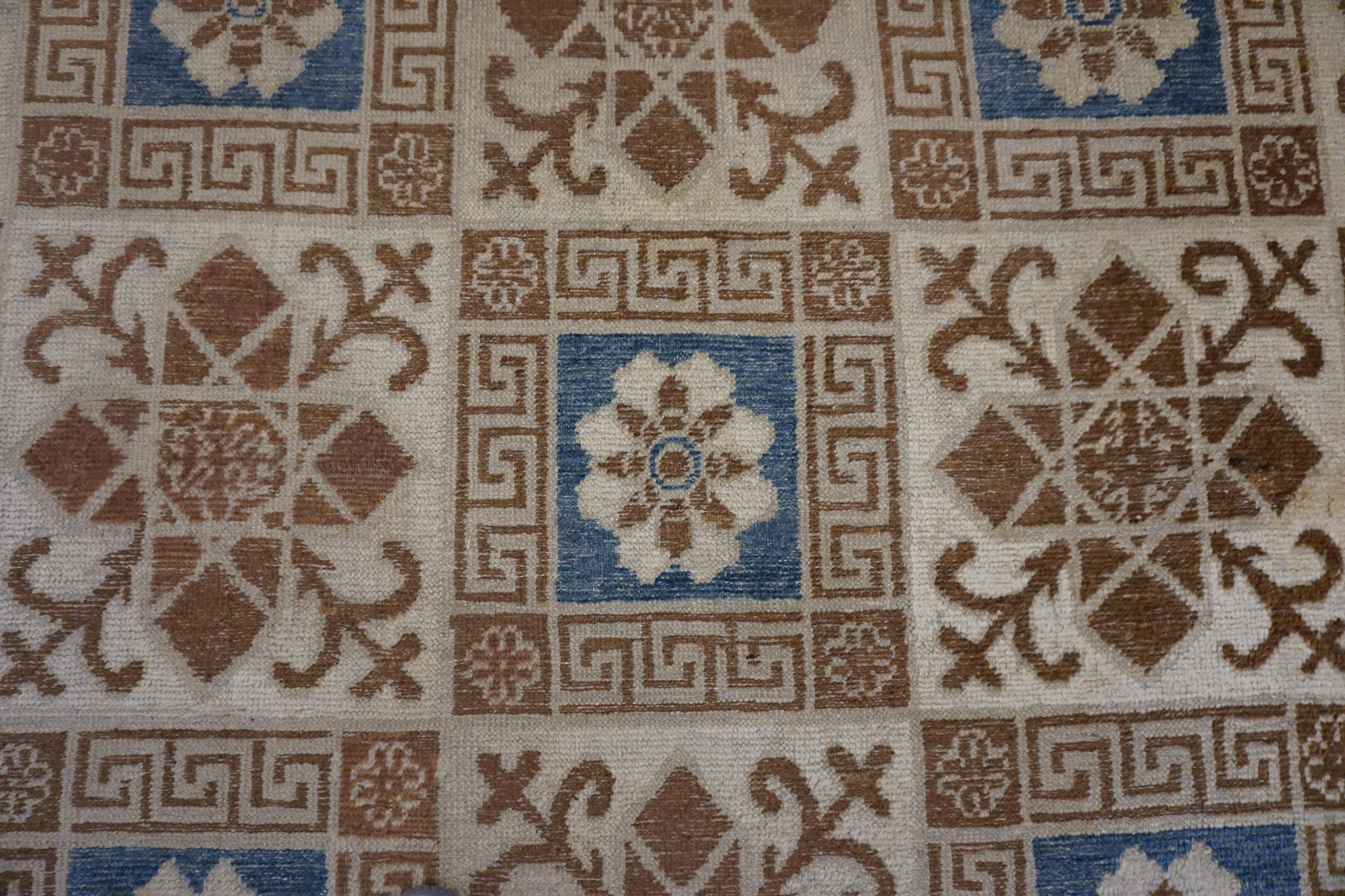 Chinesischer mongolischer Teppich aus der Mitte des 19. Jahrhunderts ( 10'4