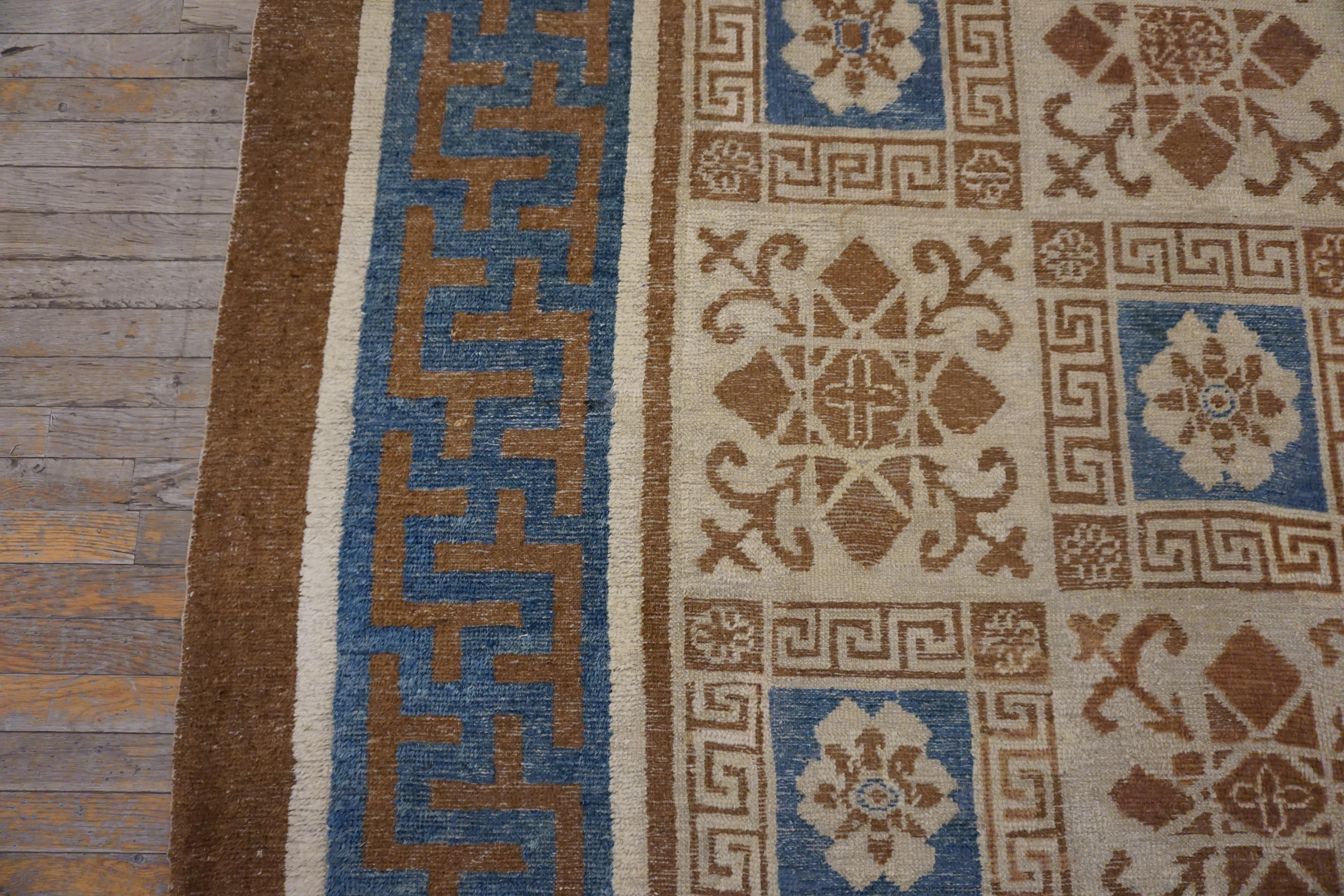 Chinesischer mongolischer Teppich aus der Mitte des 19. Jahrhunderts ( 10'4