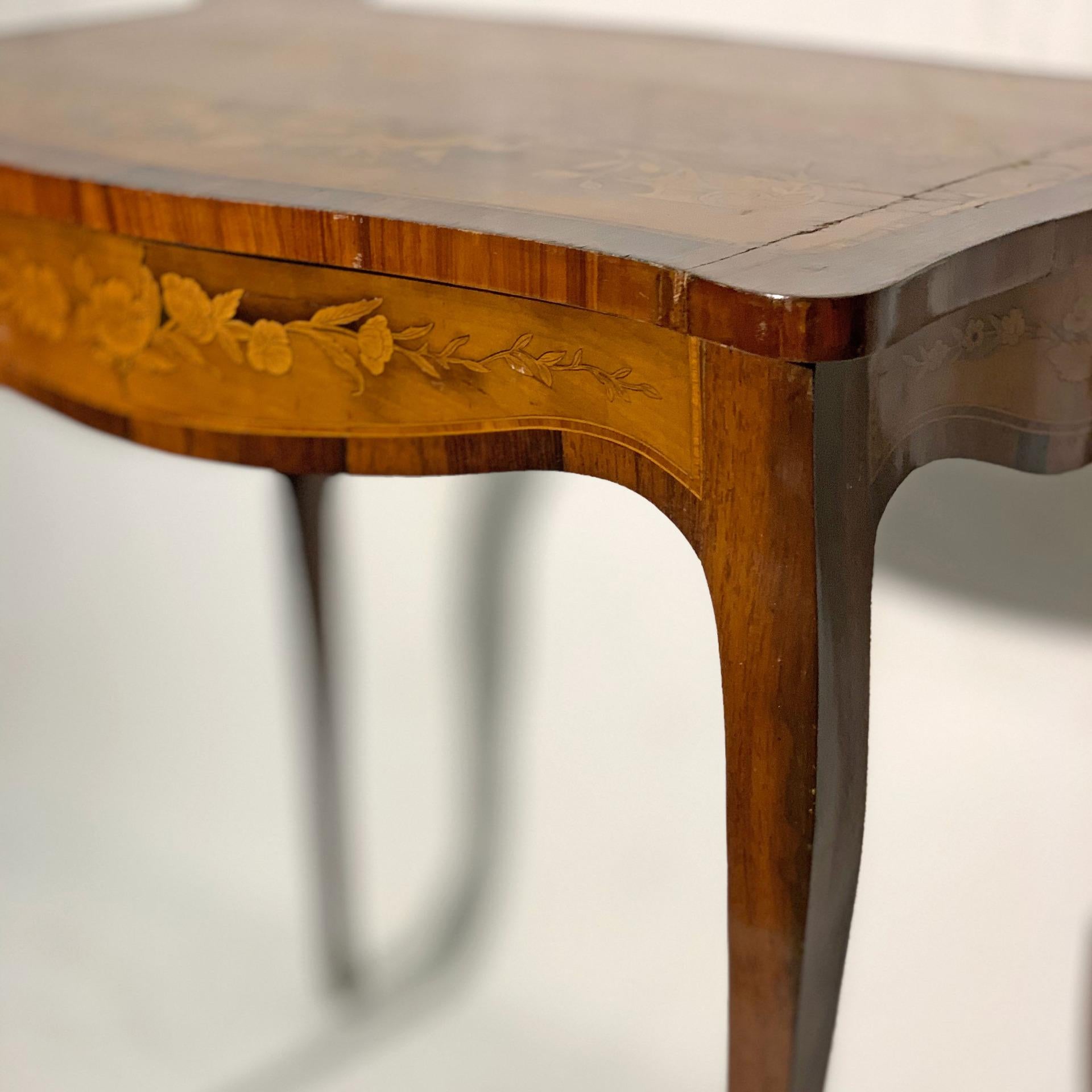 Napoléon III TABLE NAPOLEON III INLAID DU MILIEU DU 19e SIÈCLE en vente