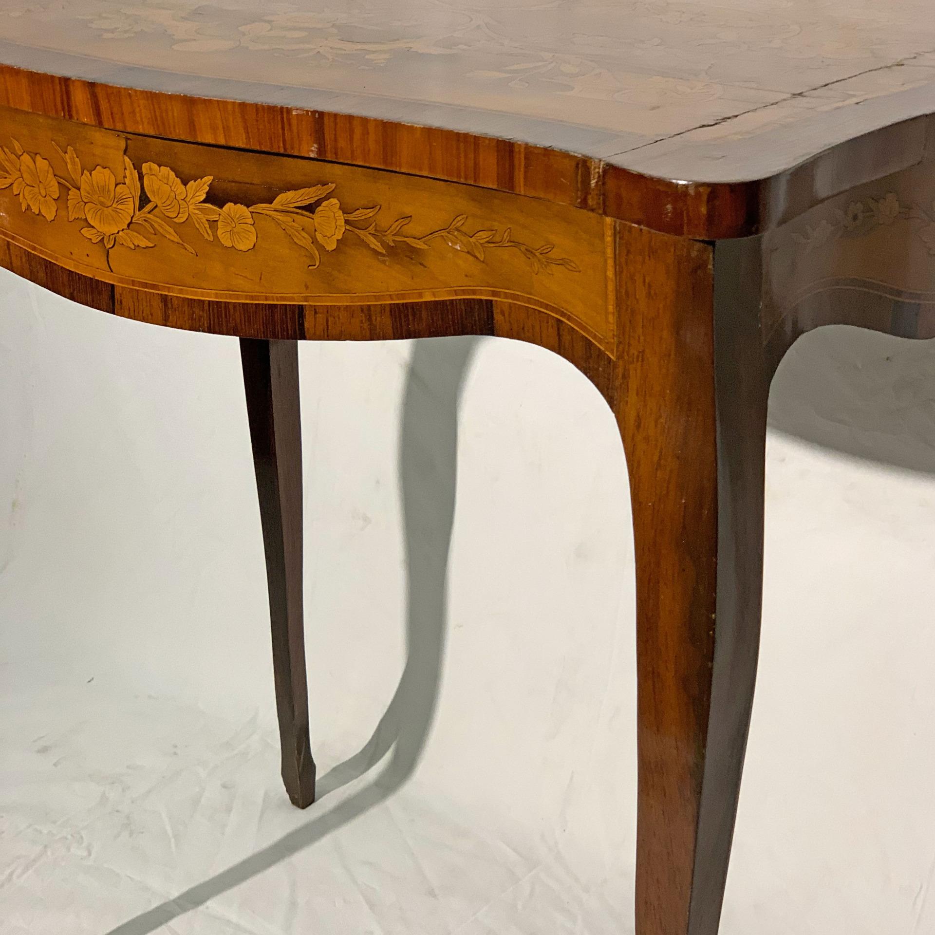 Sculpté à la main TABLE NAPOLEON III INLAID DU MILIEU DU 19e SIÈCLE en vente