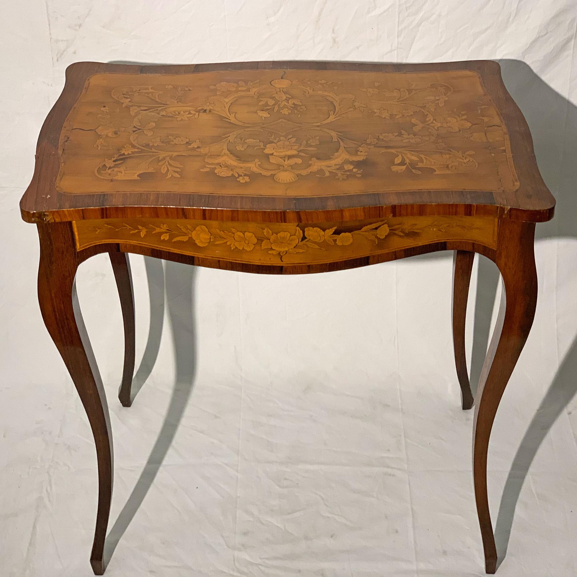 Olivier TABLE NAPOLEON III INLAID DU MILIEU DU 19e SIÈCLE en vente