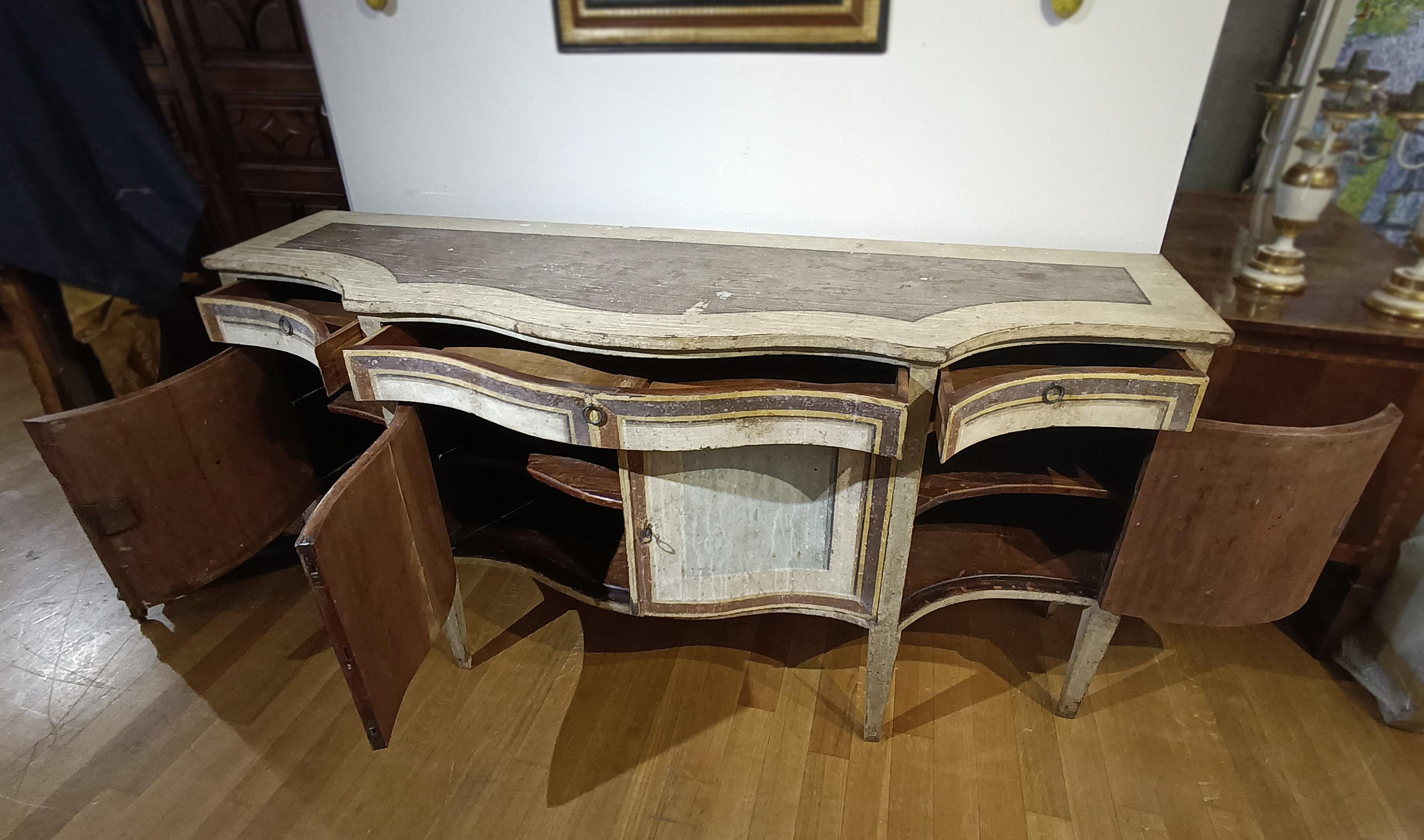 MID-19th CENTURY NEOCLASSIC-STYLE LACQUERED SIDEBOARD In Good Condition For Sale In Firenze, FI
