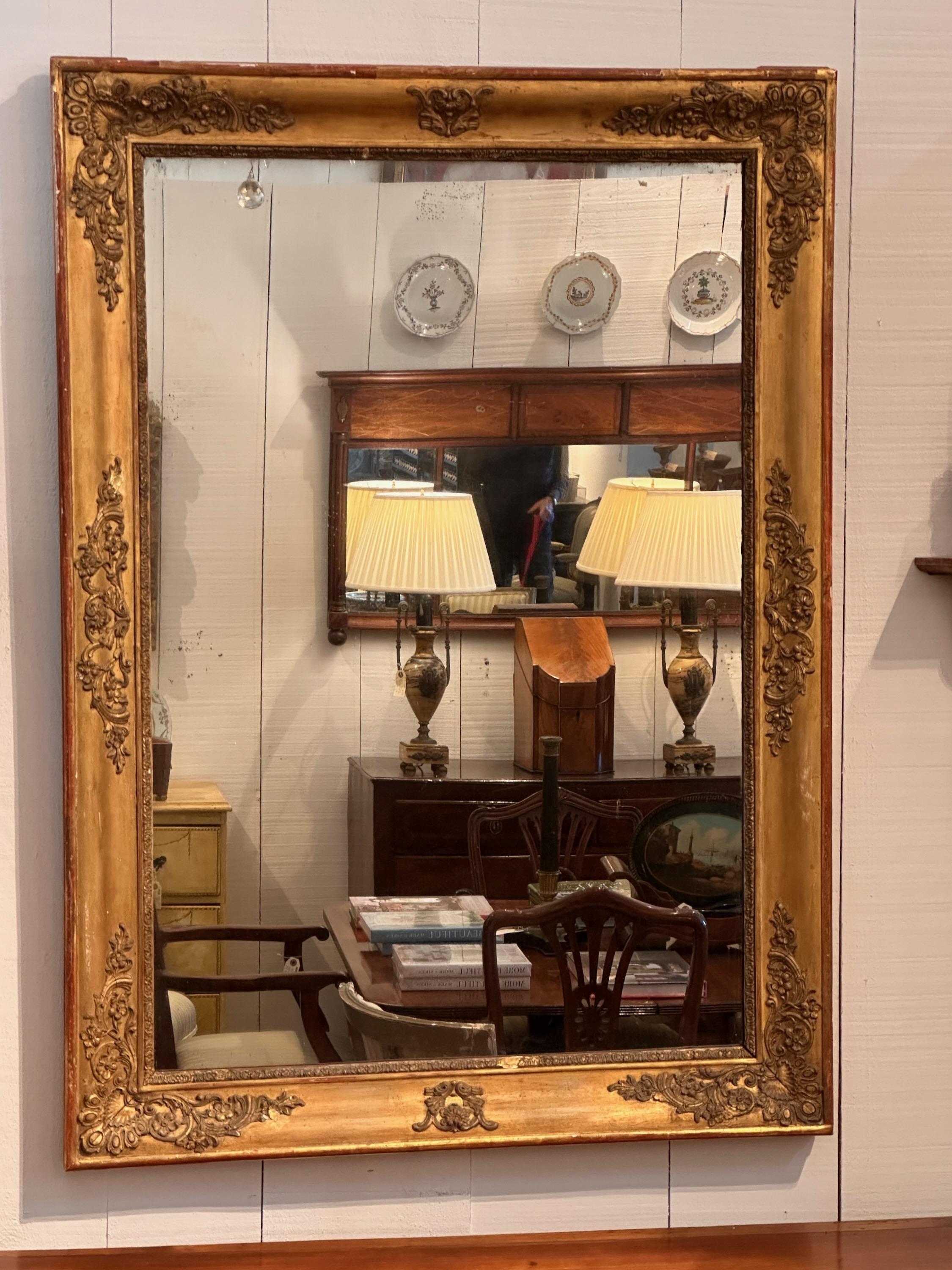 Mitte 19. Jahrhundert Neoklassischer Spiegel (Vergoldetes Holz) im Angebot