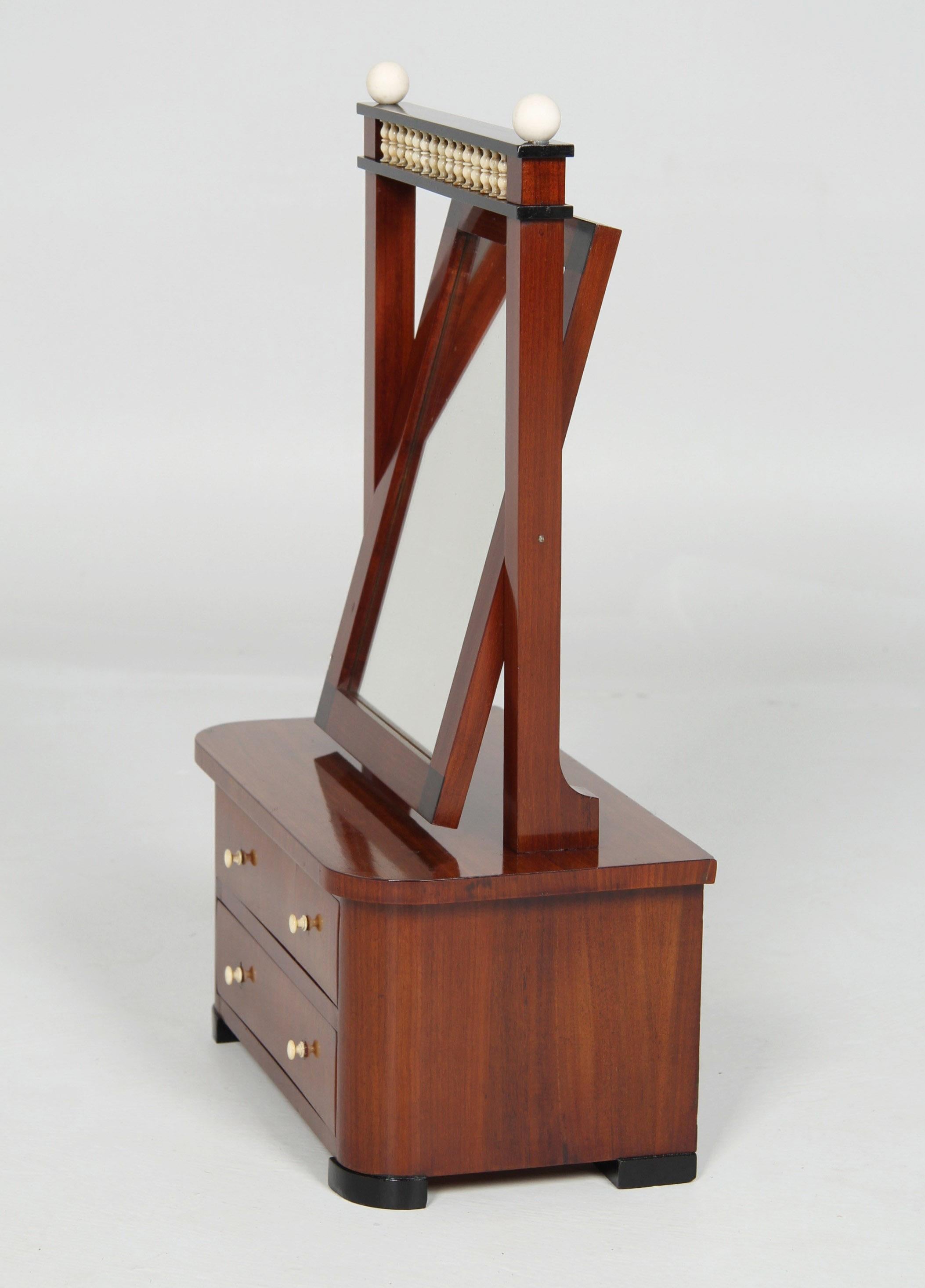 Acajou Miroir Biedermeier d'Allemagne du Nord du milieu du 19e siècle, vers 1840 en vente