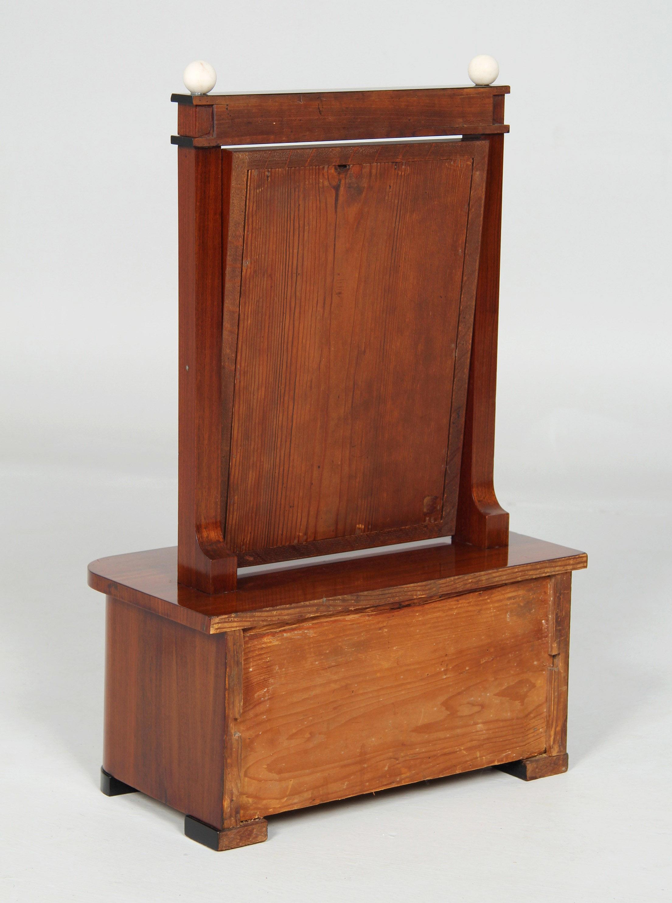 Miroir Biedermeier d'Allemagne du Nord du milieu du 19e siècle, vers 1840 en vente 1