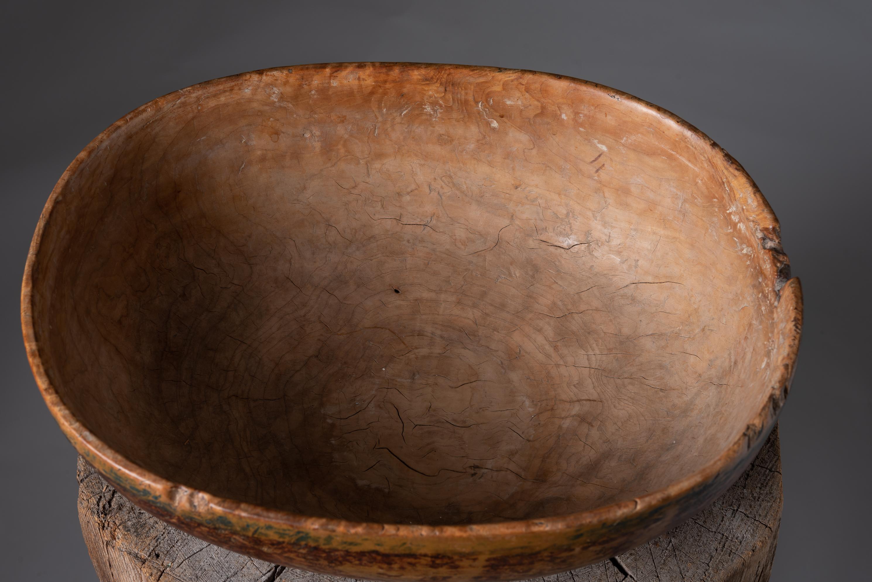 Mid-19th Century Northern Swedish Painted Wood Bowl In Good Condition In Kramfors, SE