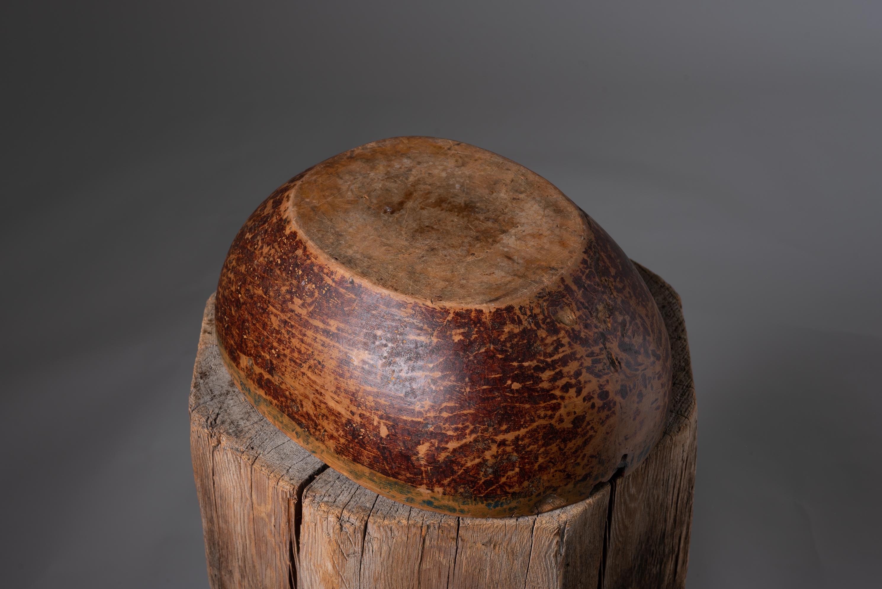 Mid-19th Century Northern Swedish Painted Wood Bowl 2