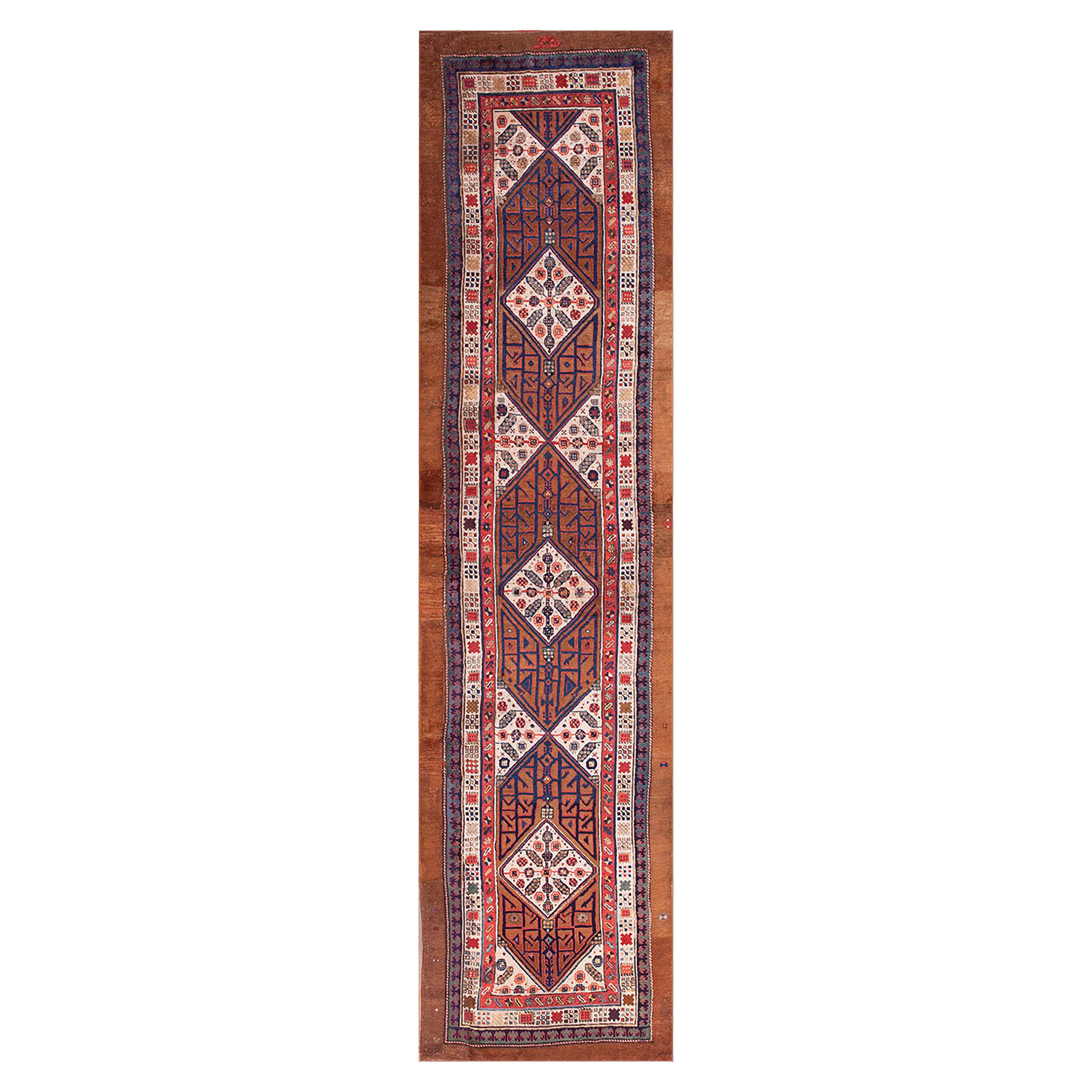 Milieu du XIXe siècle N.W. Tapis de couloir persan Serab (4' x 15'8" - 122 x 478 )