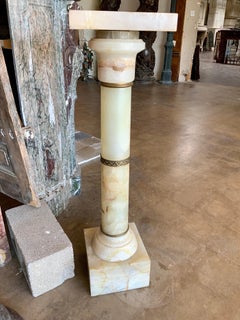 Piédestal en onyx du milieu du XIXe siècle provenant de France