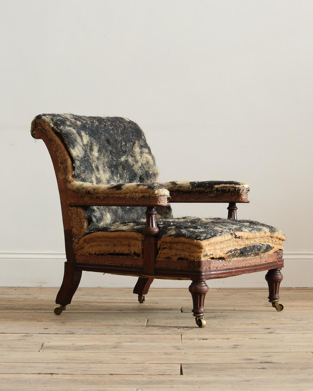 Sillón abierto de mediados del siglo XIX de Holland & Sons Victoriano en venta