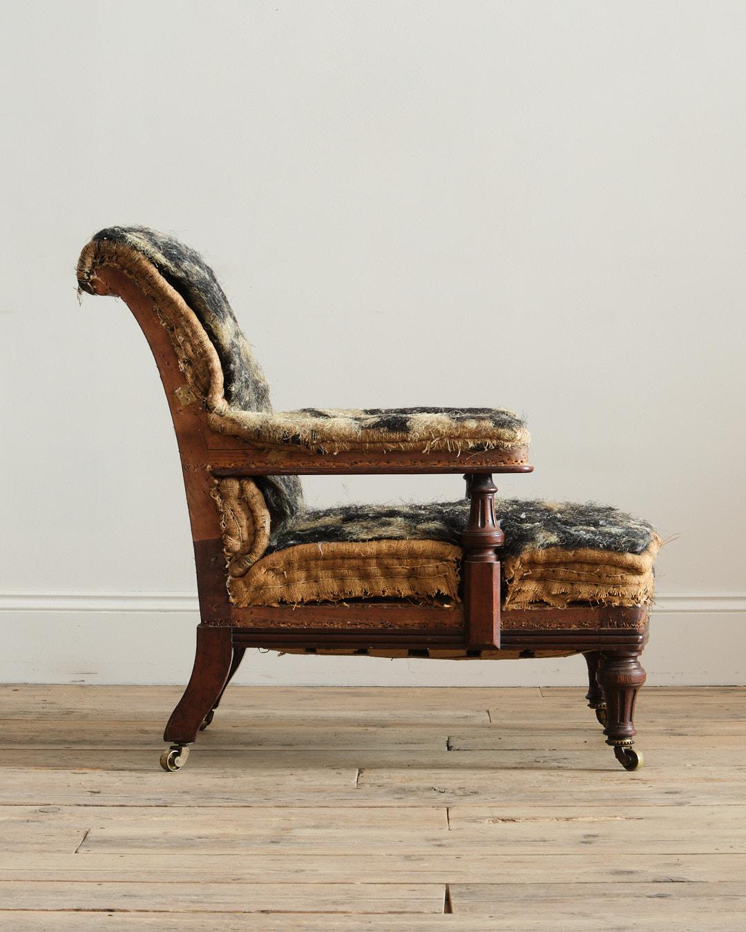 Sillón abierto de mediados del siglo XIX de Holland & Sons Inglés en venta