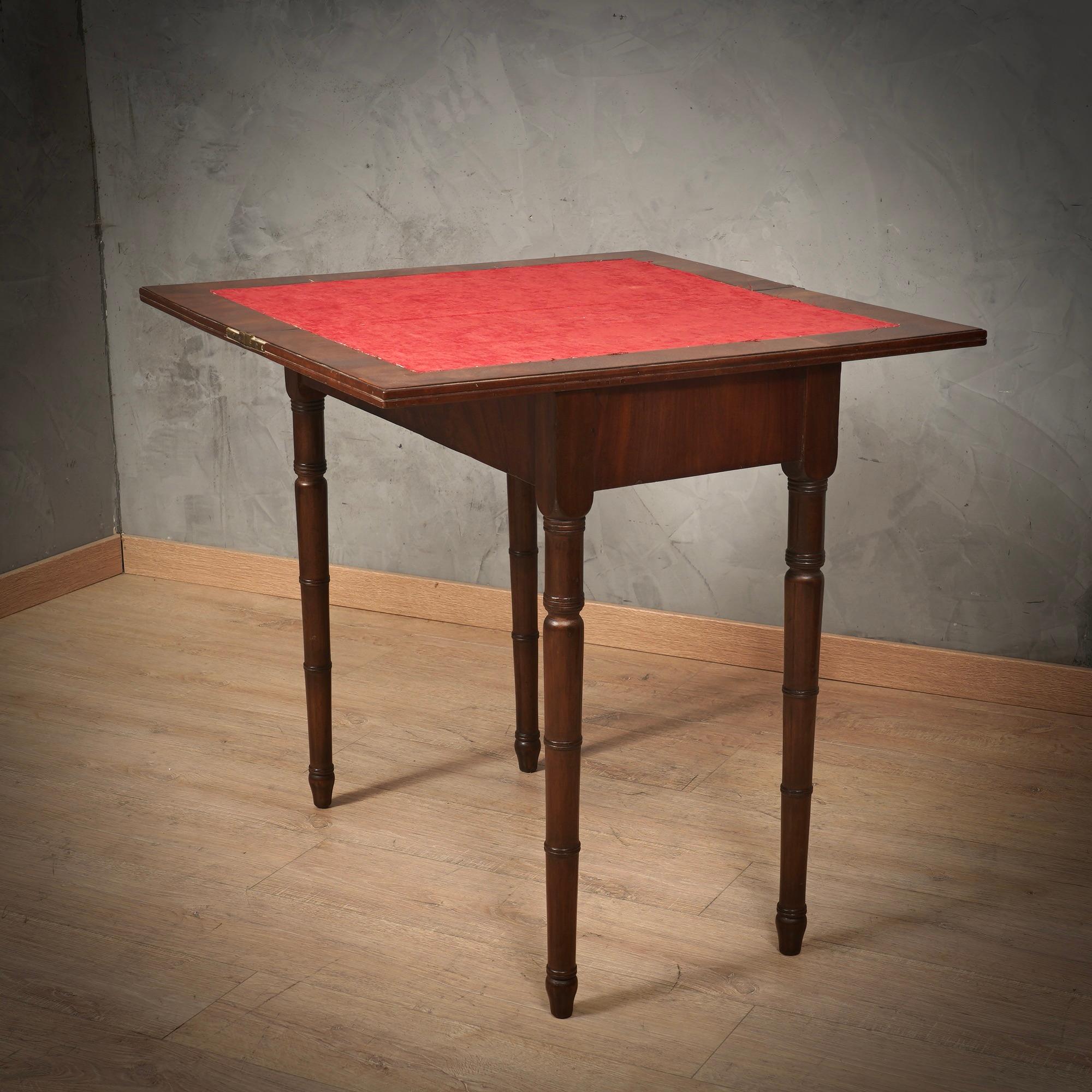 MidCentury Walnut Openable Card Table, 1850 In Good Condition For Sale In Rome, IT