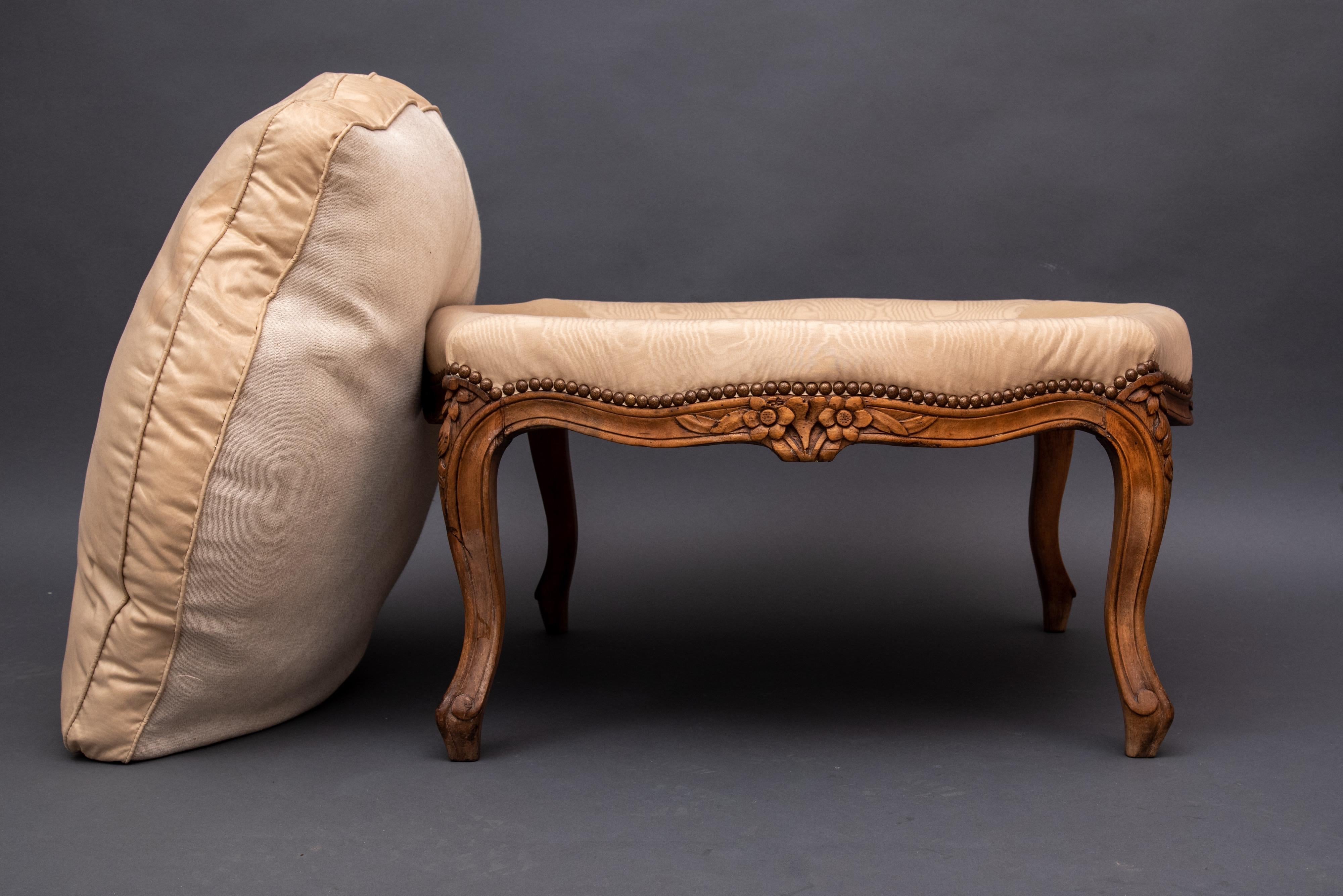  Original French Carved Footstool In Good Condition In Roma, IT