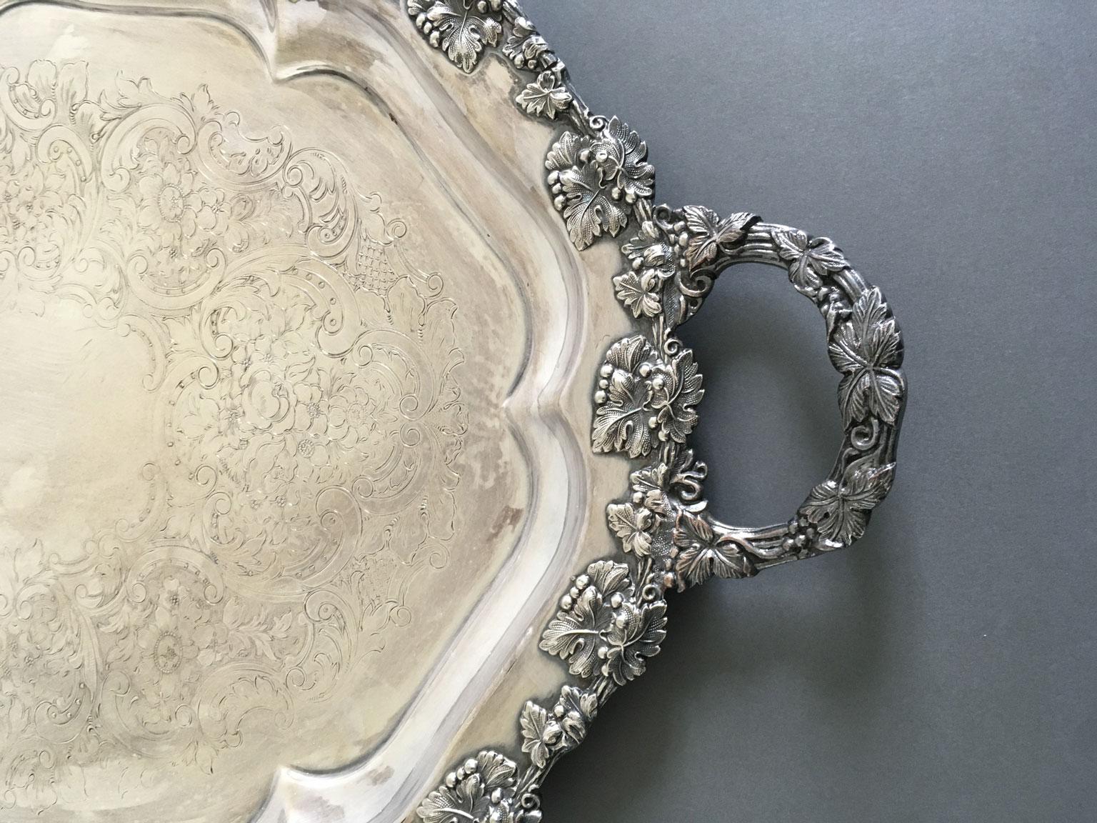 Engaging piece made in United Kingdom with the sheffield technic of the layer of copper between layer of silver.
The tray is fully engraved with drawing of flowers and baroque scrolls.
The border and the handles are rich of fruit, leaves and