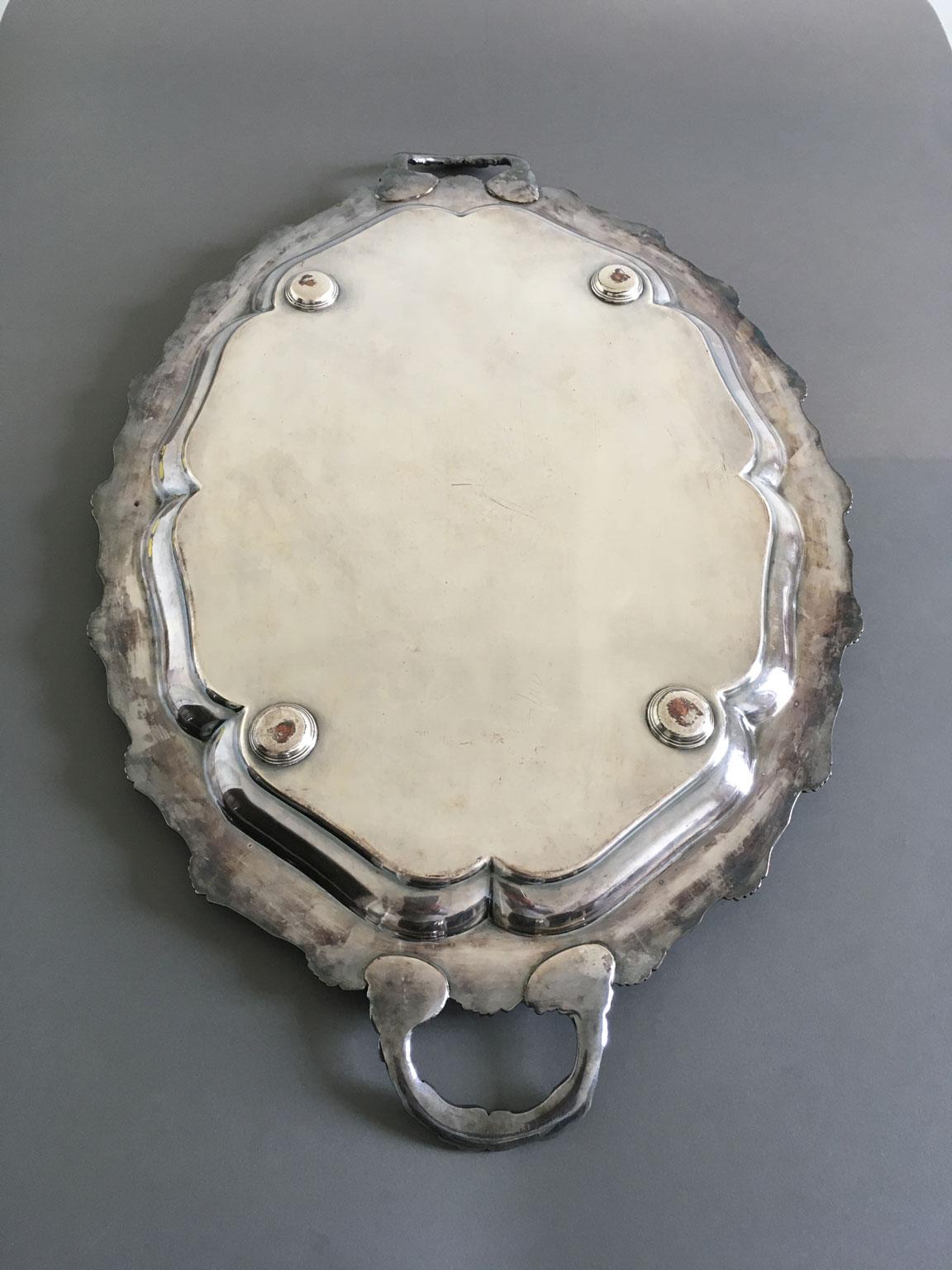 Ovales graviertes Sheffield-Tablett mit Henkeln aus der Mitte des 19. Jahrhunderts im Angebot 1