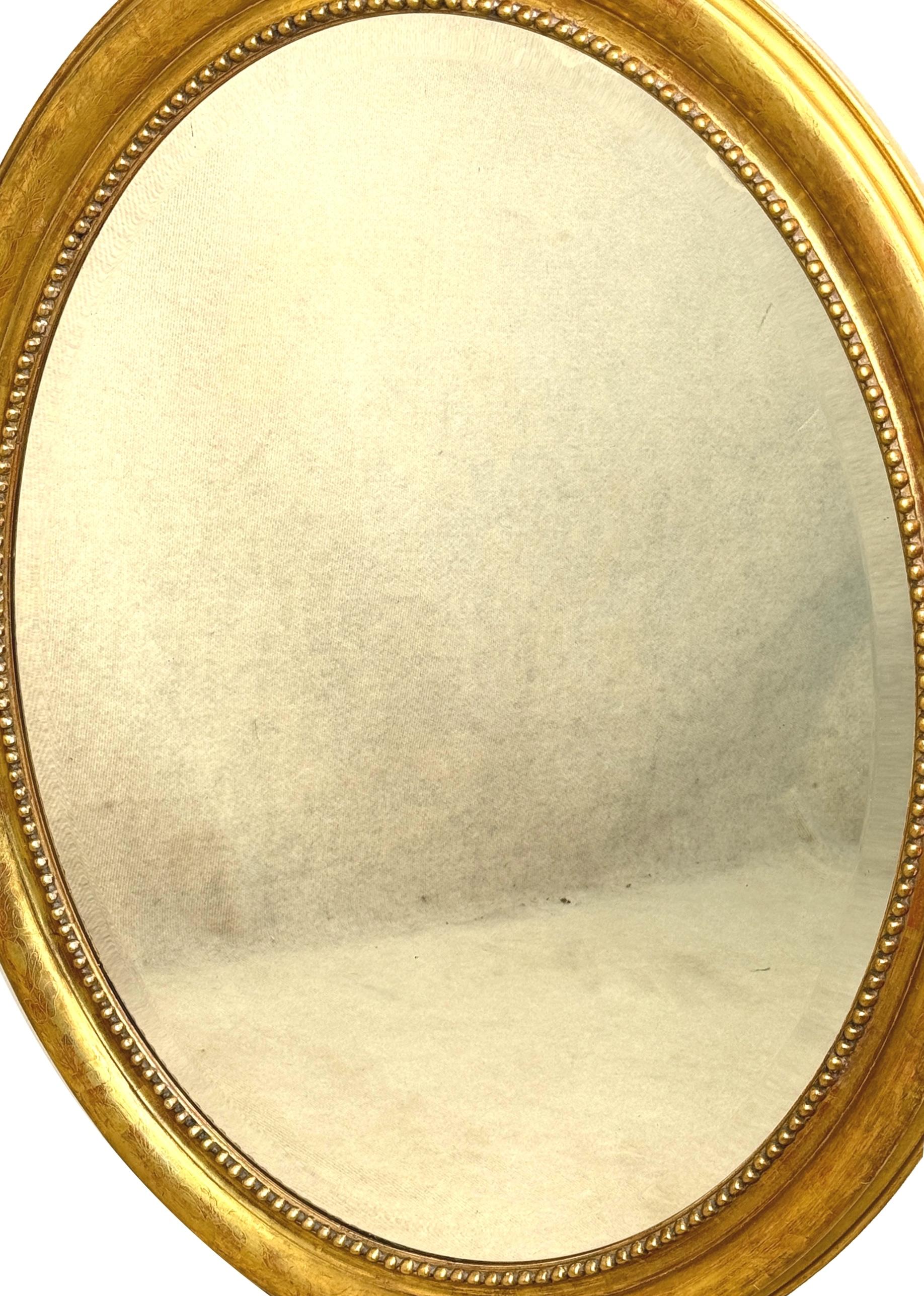Specchio ovale dorato vittoriano della metà del XIX secolo in vendita 1
