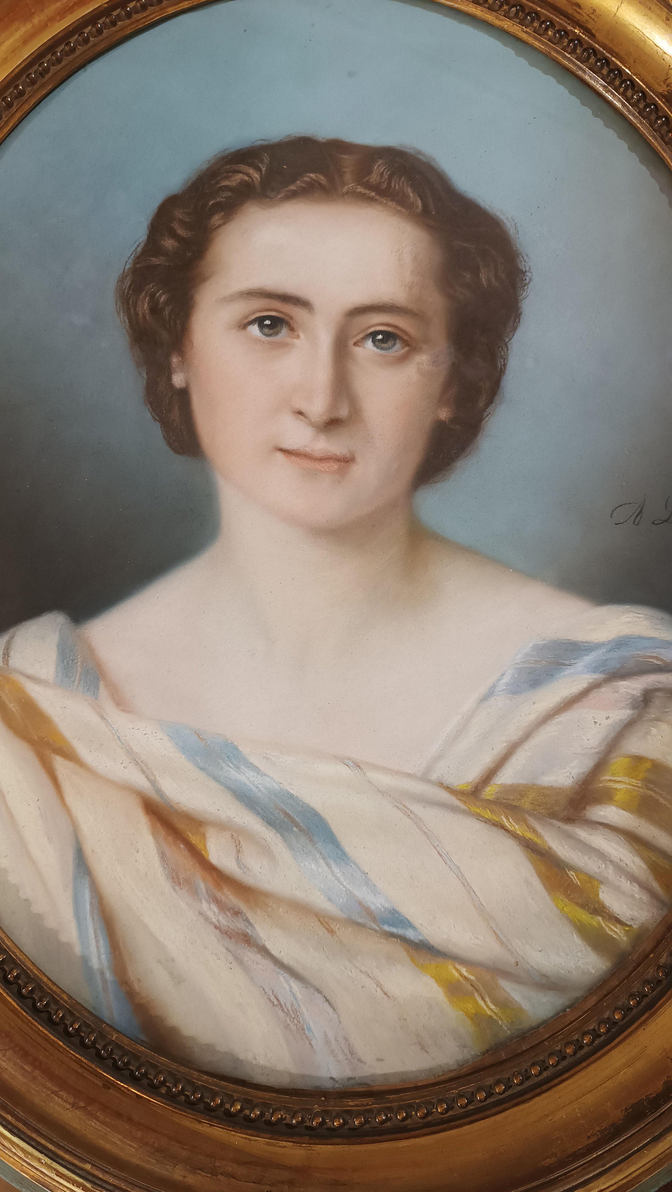 French MID-19th CENTURY OVAL PASTEL PAINTING WITH YOUNG WOMAN in vendita