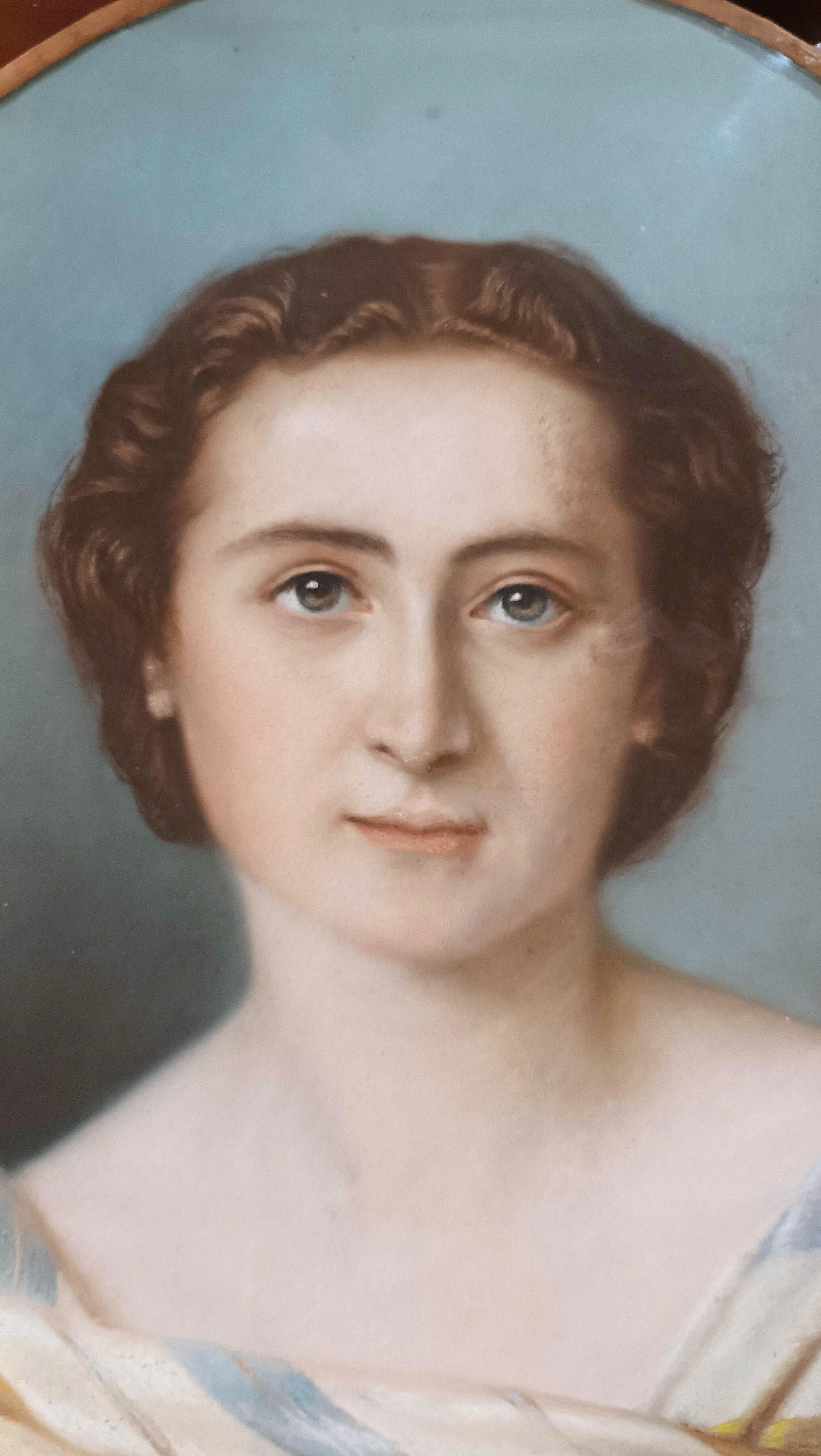 MID-19th CENTURY OVAL PASTEL PAINTING WITH YOUNG WOMAN In condizioni buone in vendita a Firenze, FI