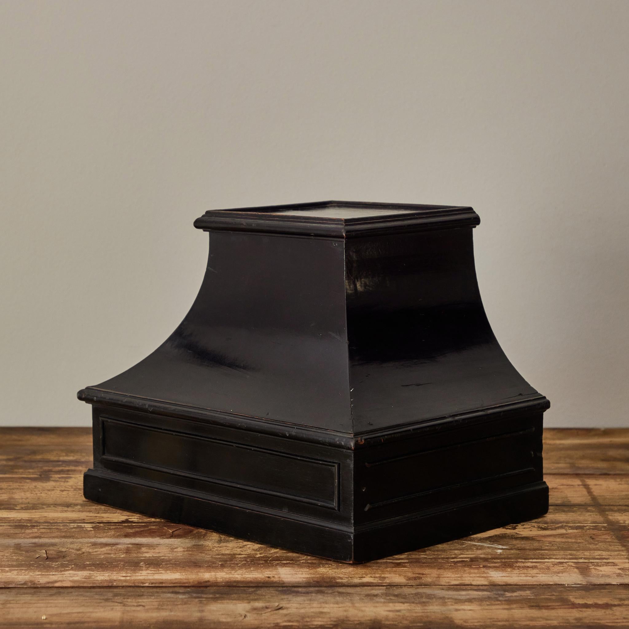 Mid-19th Century Painted Black Plinth from France In Good Condition In Los Angeles, CA