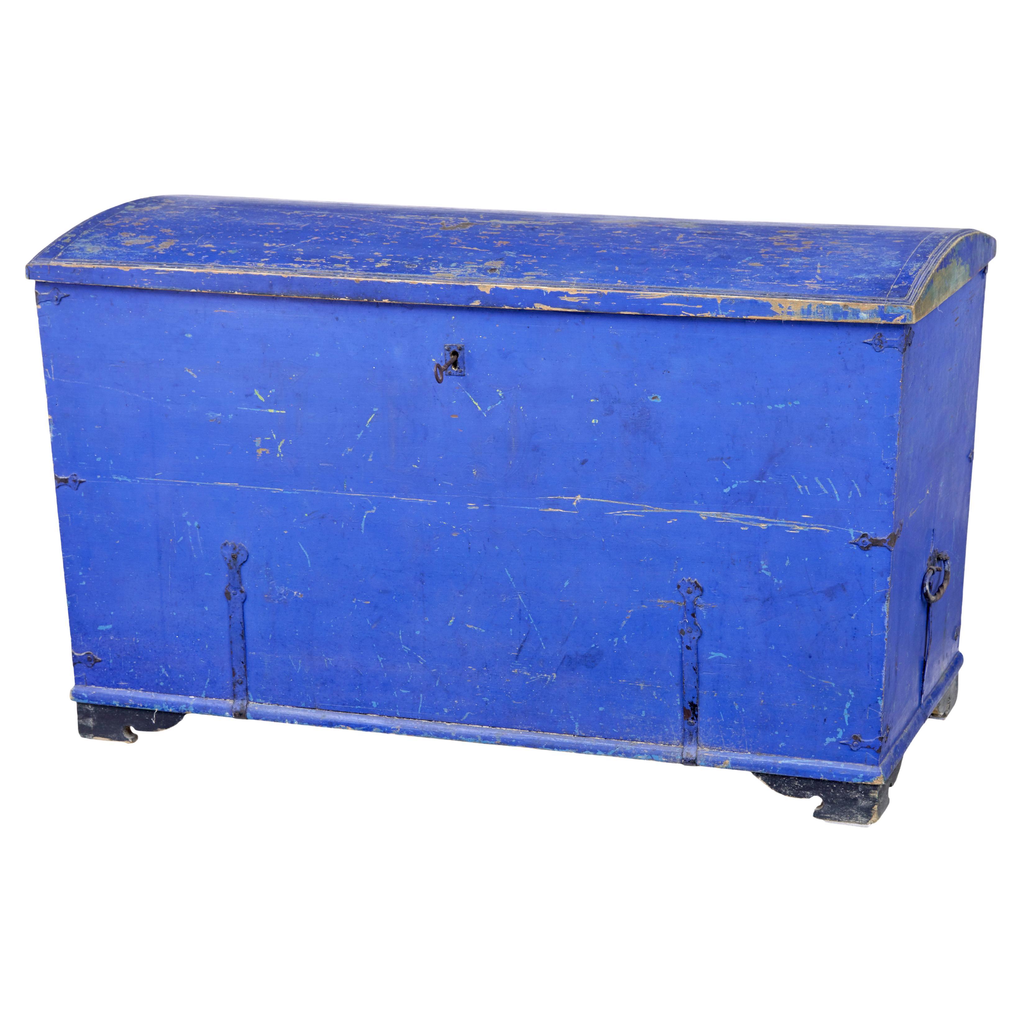 Mid 19th century painted Swedish pine dome top trunk For Sale