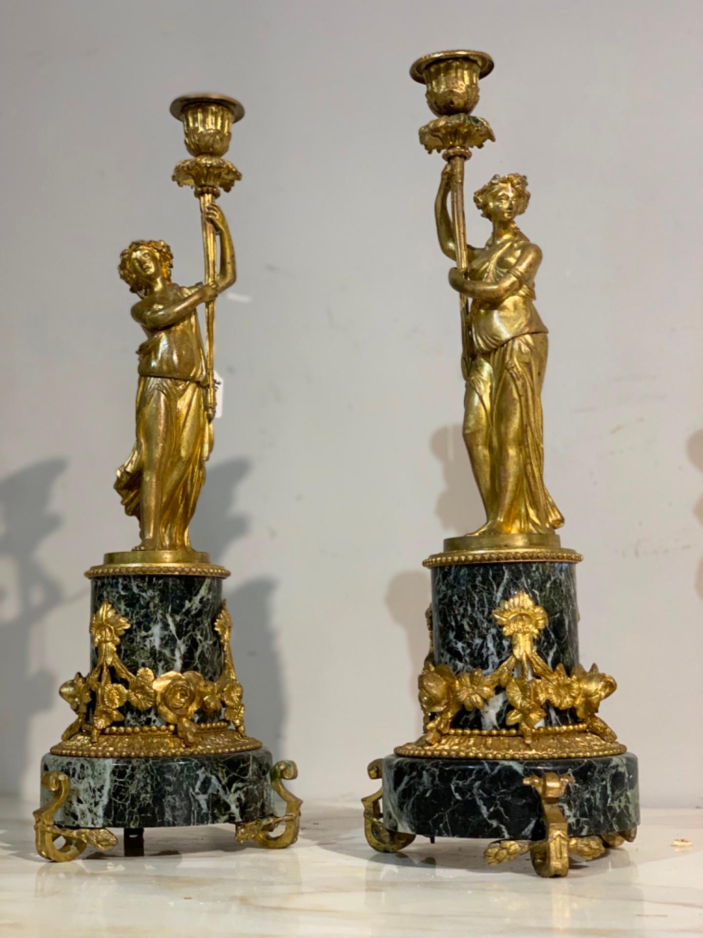 Pair of specular female figure on a green Alpi marble base finished with chiseled and gilded bronze friezes. French manufacture of the 1850/1870.